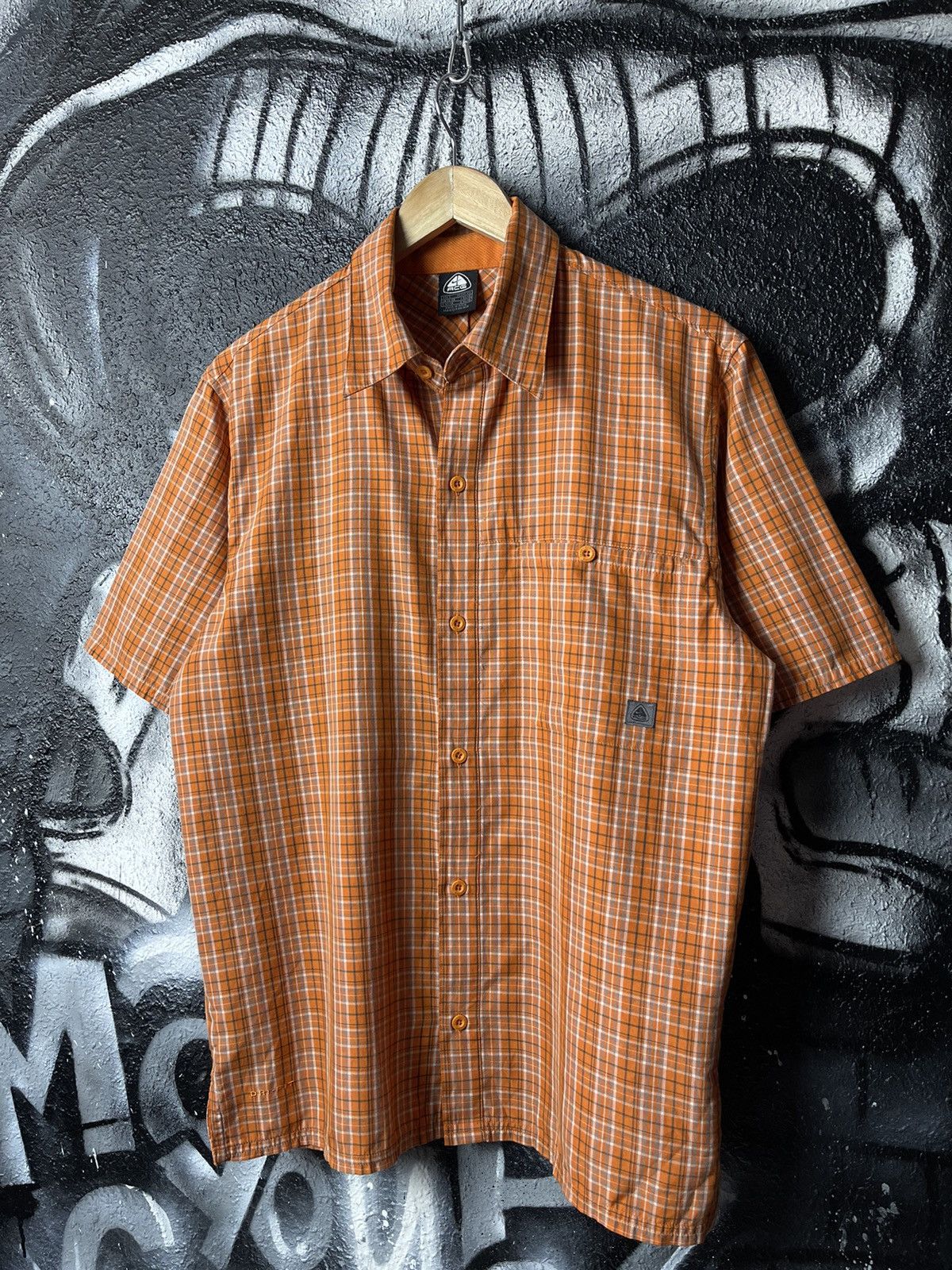 Nike ACG Vintage Nike ACG Y2K Orange Check Short Sleeve Shirt Size S Size US S / EU 44-46 / 1 - 1 Thumbnail