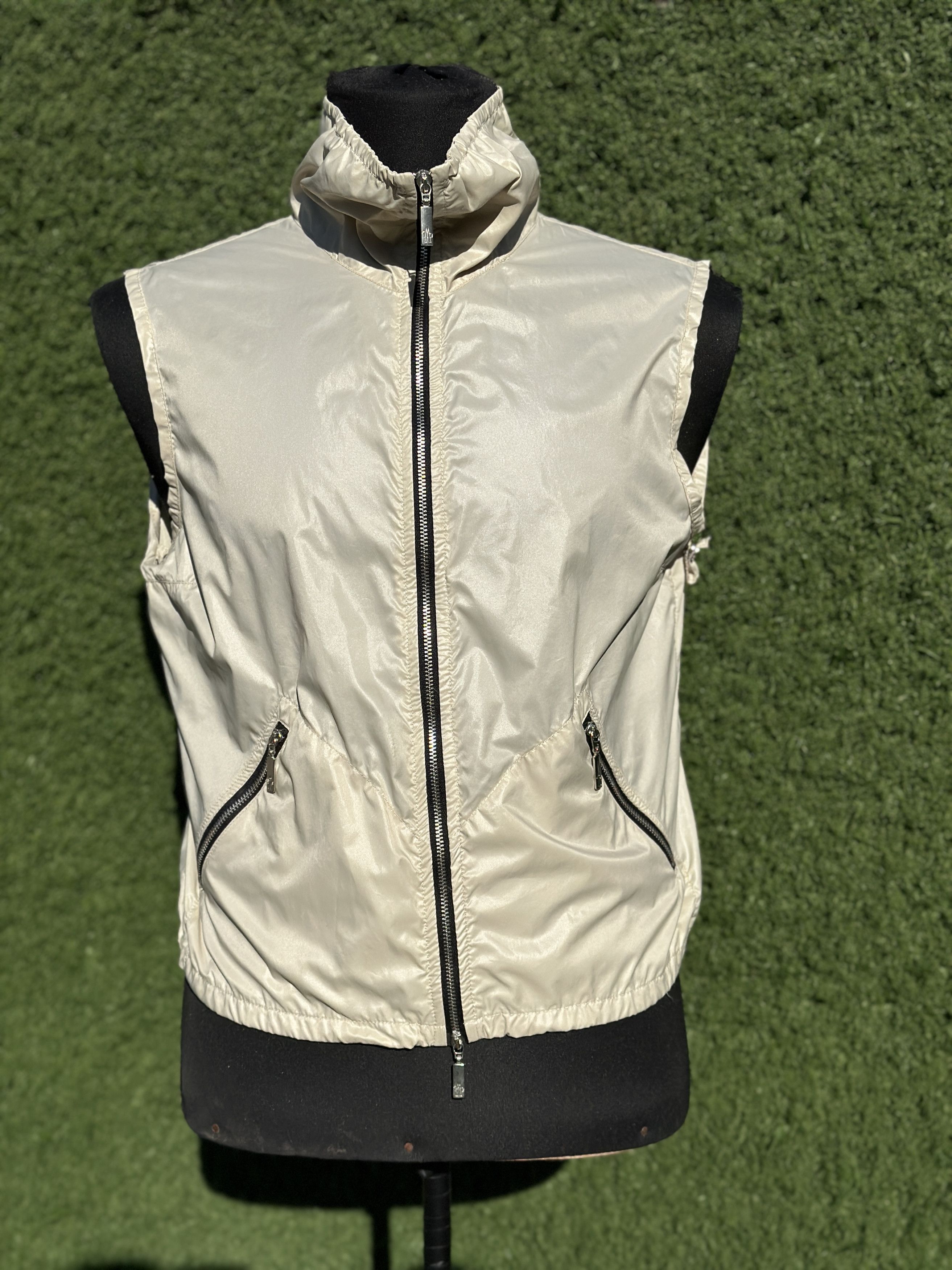 Moncler Moncler Lightweight Nylon Vest Beige Technical Gilet Size 4 Size S / US 4 / IT 40 - 2 Thumbnail