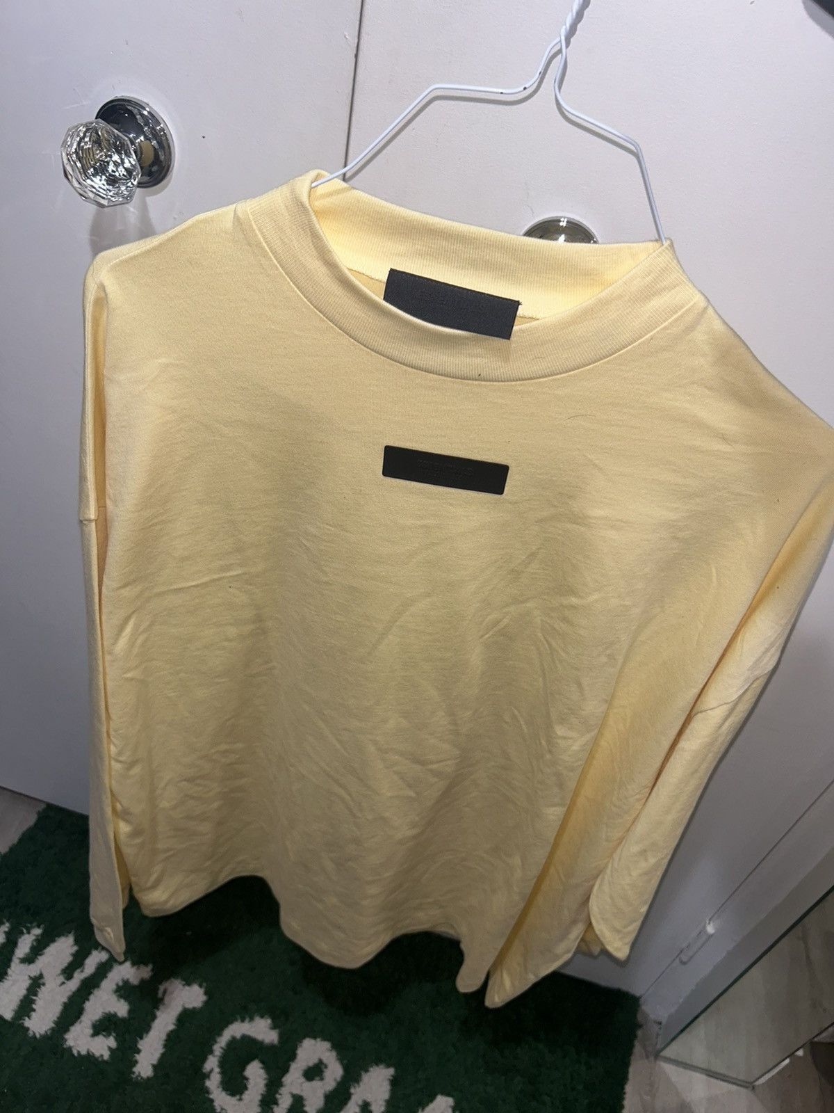 Essentials Essentials Long Sleeve Yellow Sizs Small Brand New Size US S / EU 44-46 / 1 - 1 Thumbnail