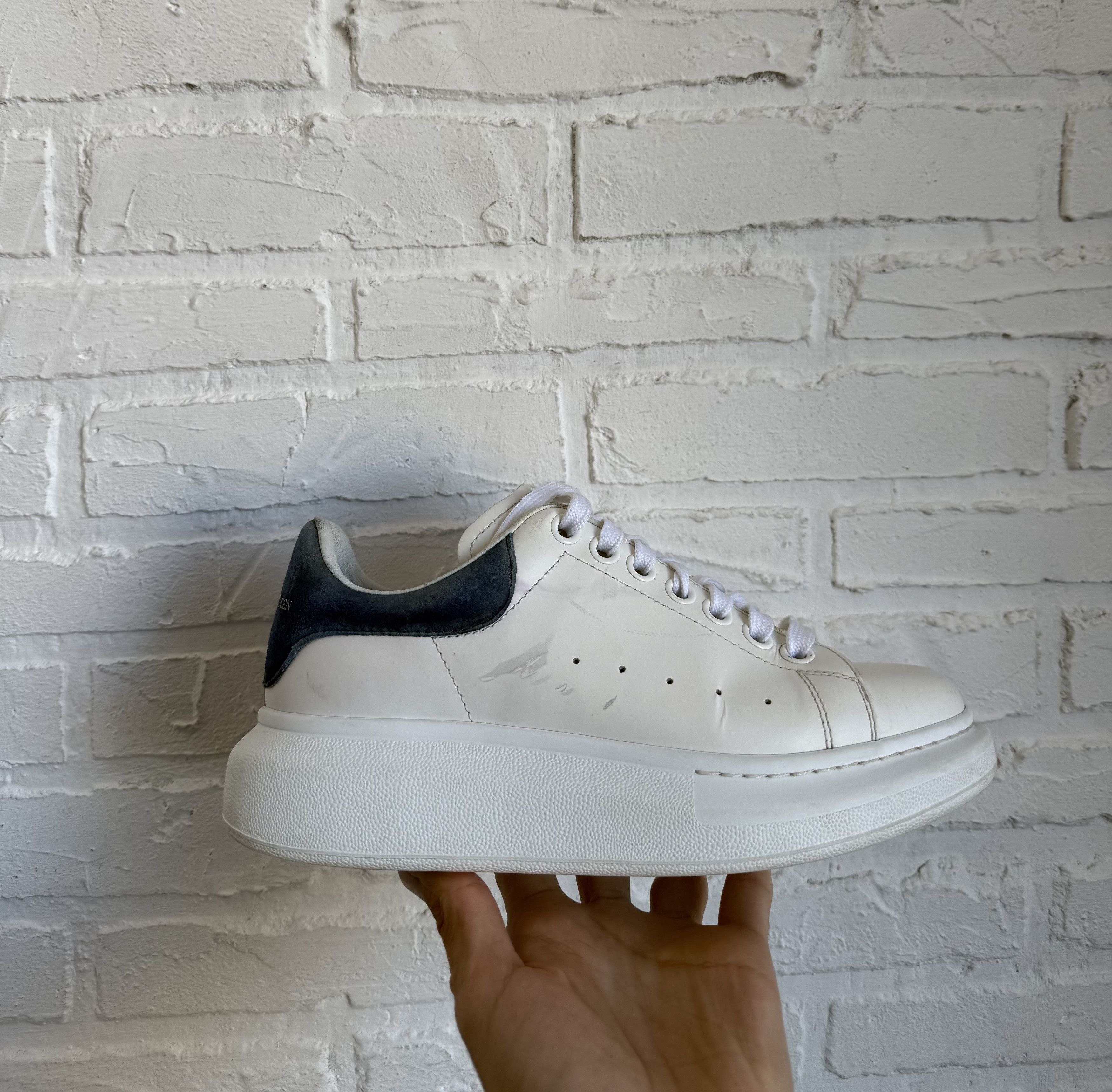Alexander McQueen Alexander McQueen oversized sneakers white navy Size US 7 / IT 37 - 1 Thumbnail