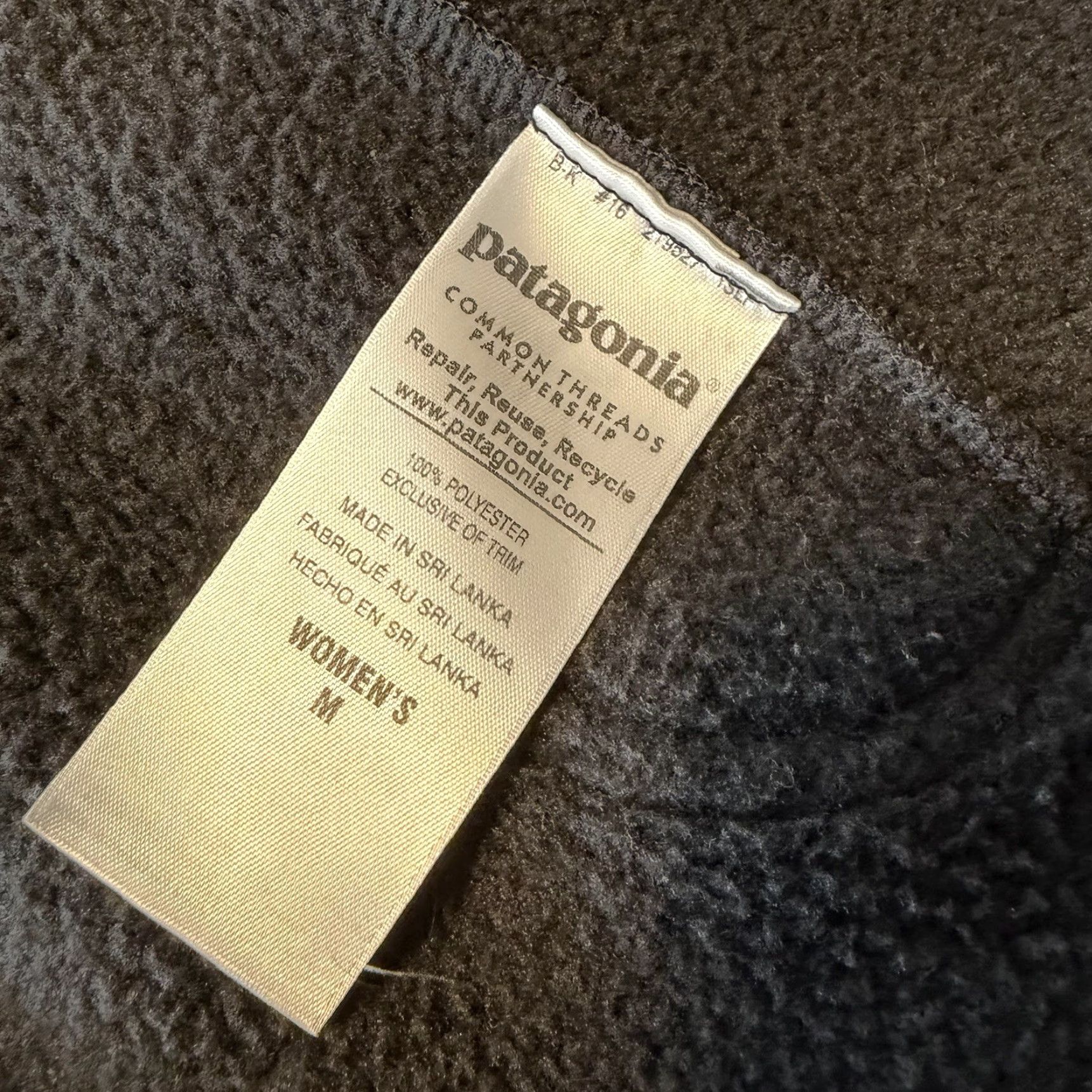 Patagonia Patagonia Womens Medium Black Gray Toggle Hooded Duffle Fleece Jacket Icelandic Parka Described as Great Condition Size M / US 6-8 / IT 42-44 - 6 Thumbnail