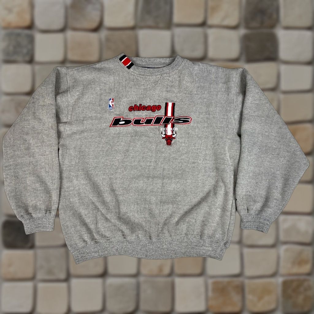 Logo Athletic Logo Athletic Men’s Chicago Bulls Sweatshirt Crewneck 2XL Gray Embroidered NBA Vintage 90s Sports Mens Size US XXL / EU 58 / 5 - 1 Thumbnail