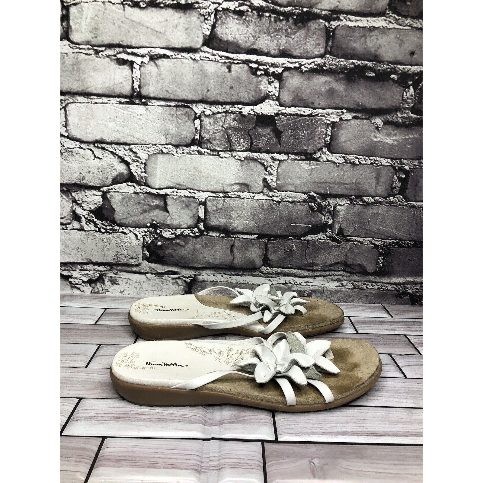 Other Thom McAn White Leather Floral Flip Flop Wedge Sandals Women Size US 6 / IT 36 - 3 Thumbnail