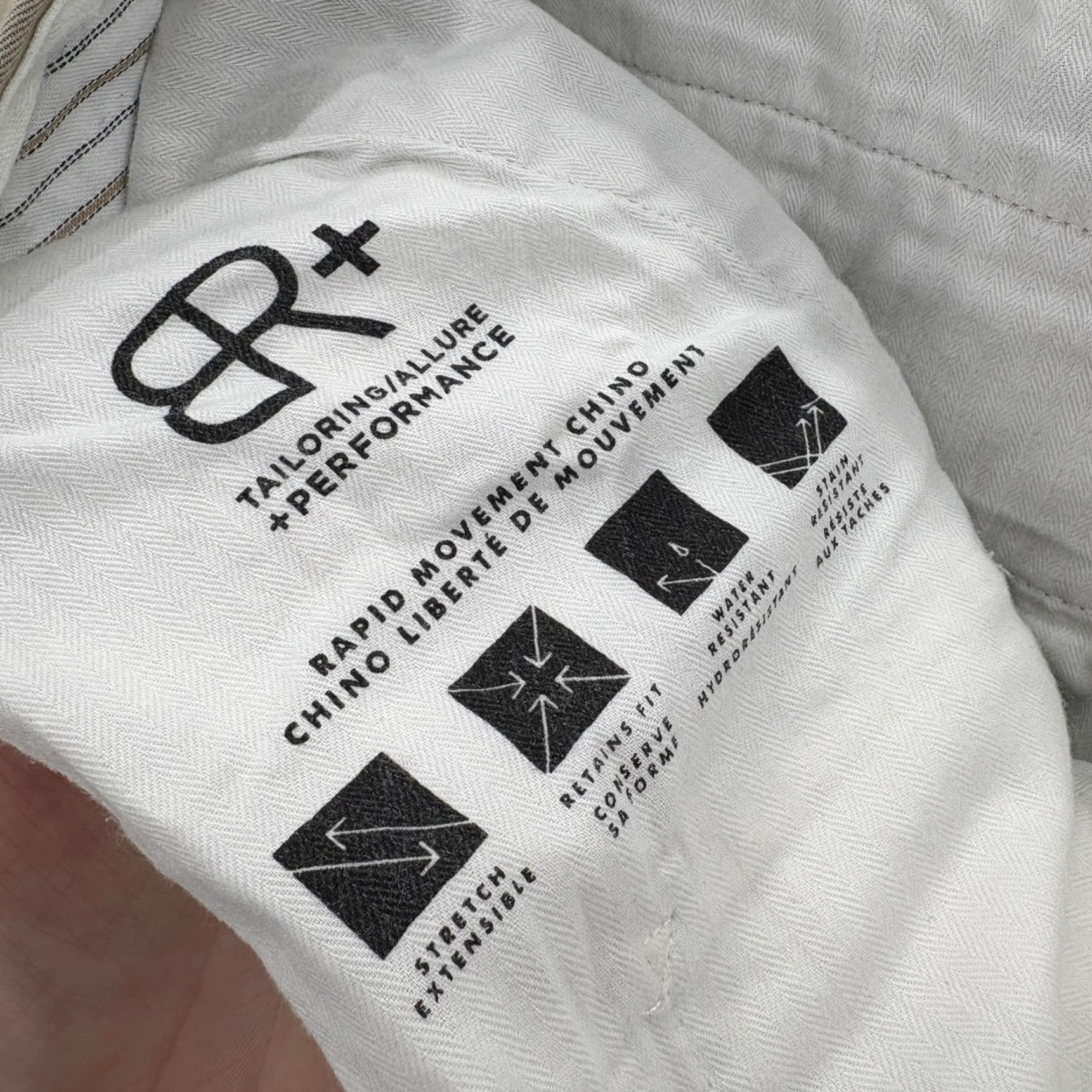 Banana Republic Banana Republic Rapid Movement Chino Pants Mens 33x28 Athletic Tapered Beige Solid Front Flat Pockets Zip Front Casual Business Mens Size US 33 - 7 Thumbnail