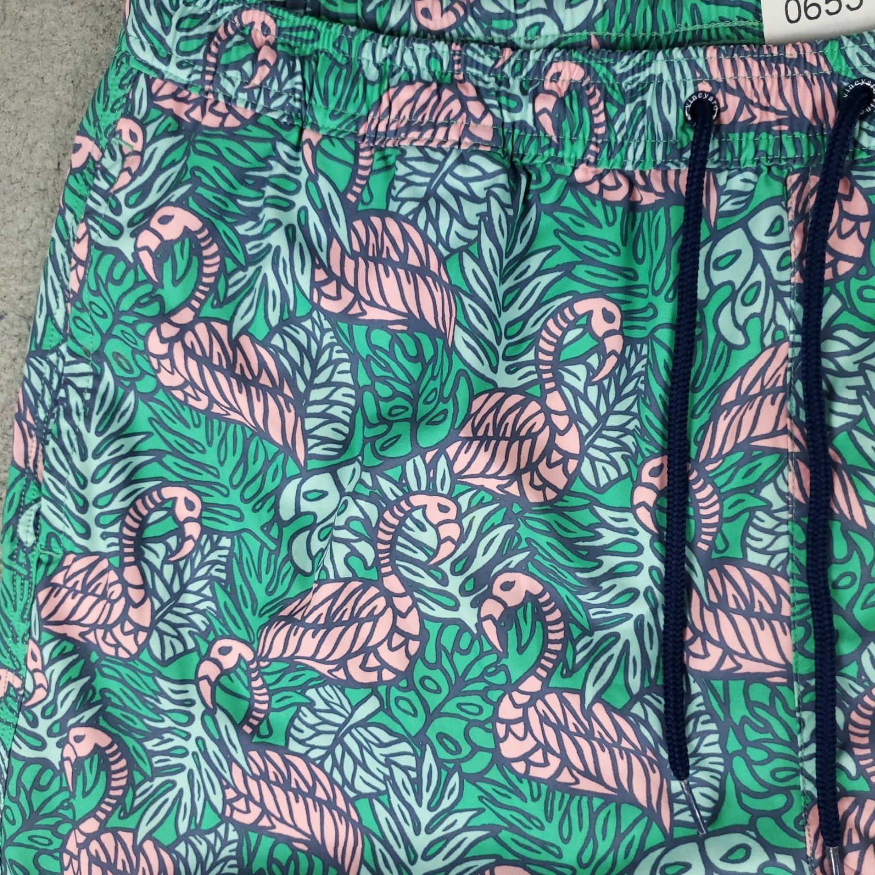 Vineyard Vines Vineyard Vines Shorts Mens XL Green Pink Flamingo Surf Beach Board Swim Trunks Size US 36 / EU 52 - 2 Thumbnail