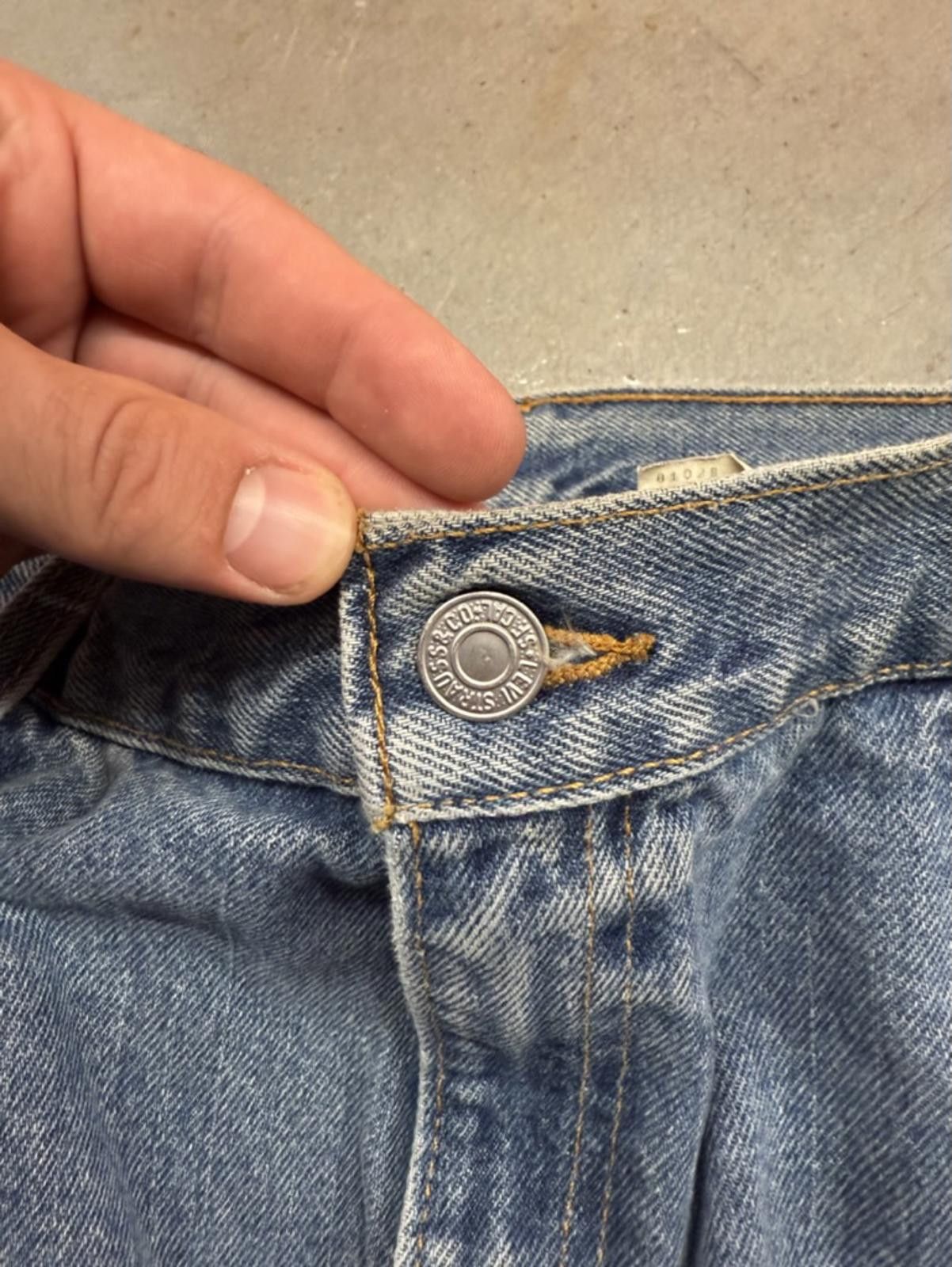 Levi's Vintage 90s Levis 550 Relaxed Fit Faded Jeans USA made 30x31 Size US 30 / EU 46 - 2 Thumbnail