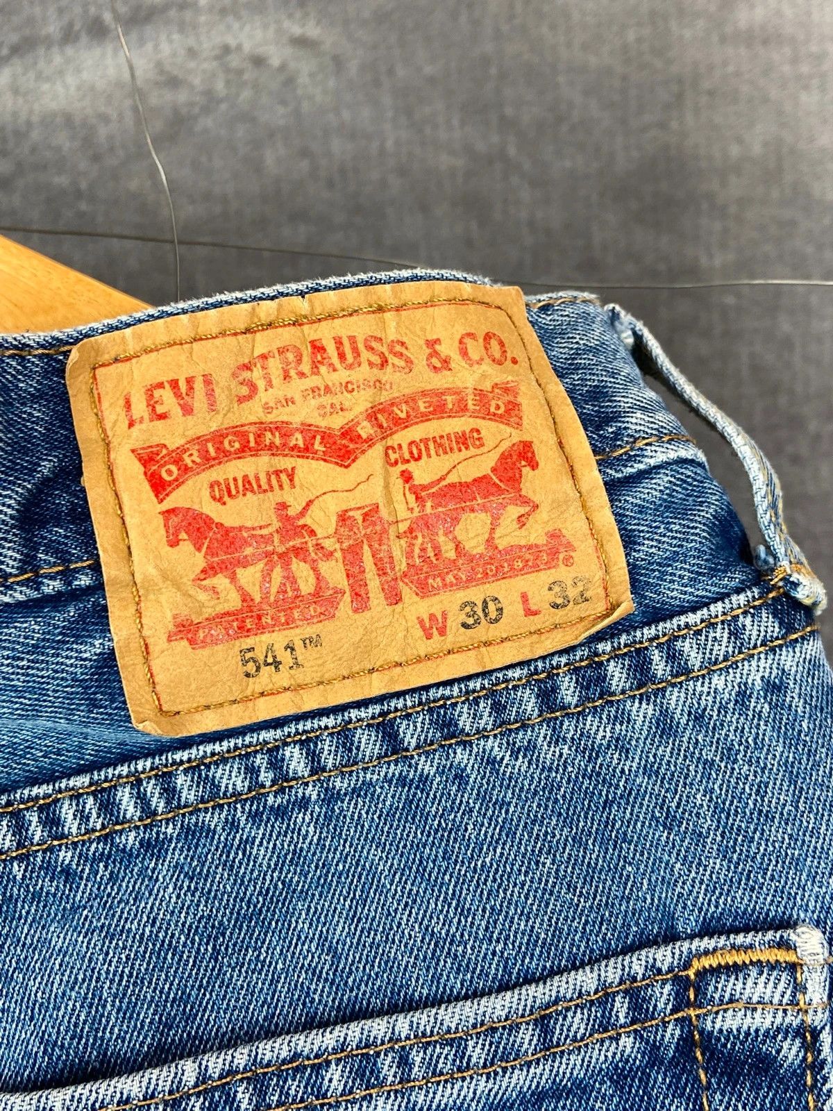 Levi's Levi’s Blue Denim Jeans W30 L32 Vintage Straight Fit Size US 32 / EU 48 - 5 Thumbnail