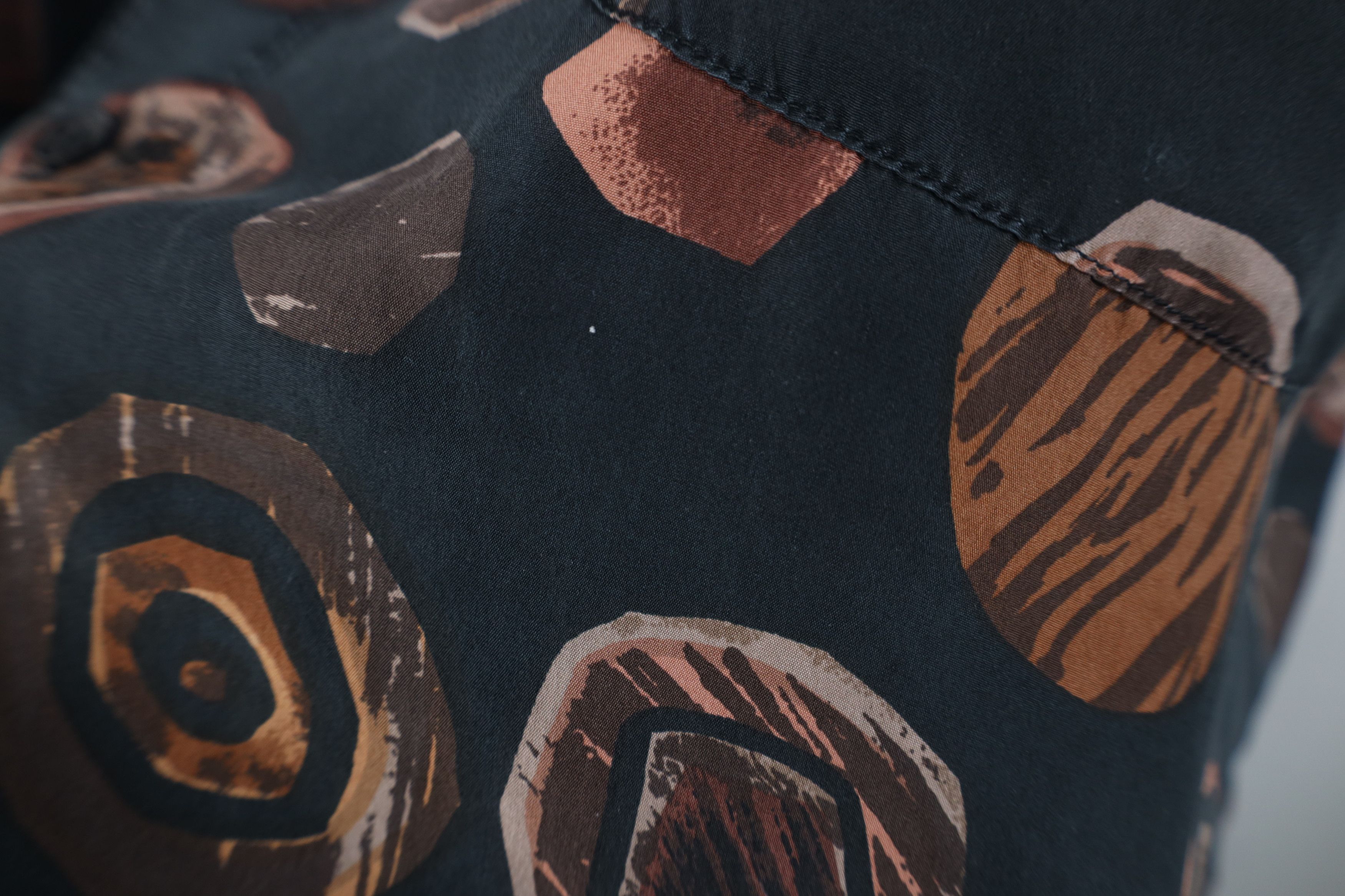 Vintage Vintage 90s Streetwear Geometric Silk Baggy Button Shirt Size US L / EU 52-54 / 3 - 5 Thumbnail