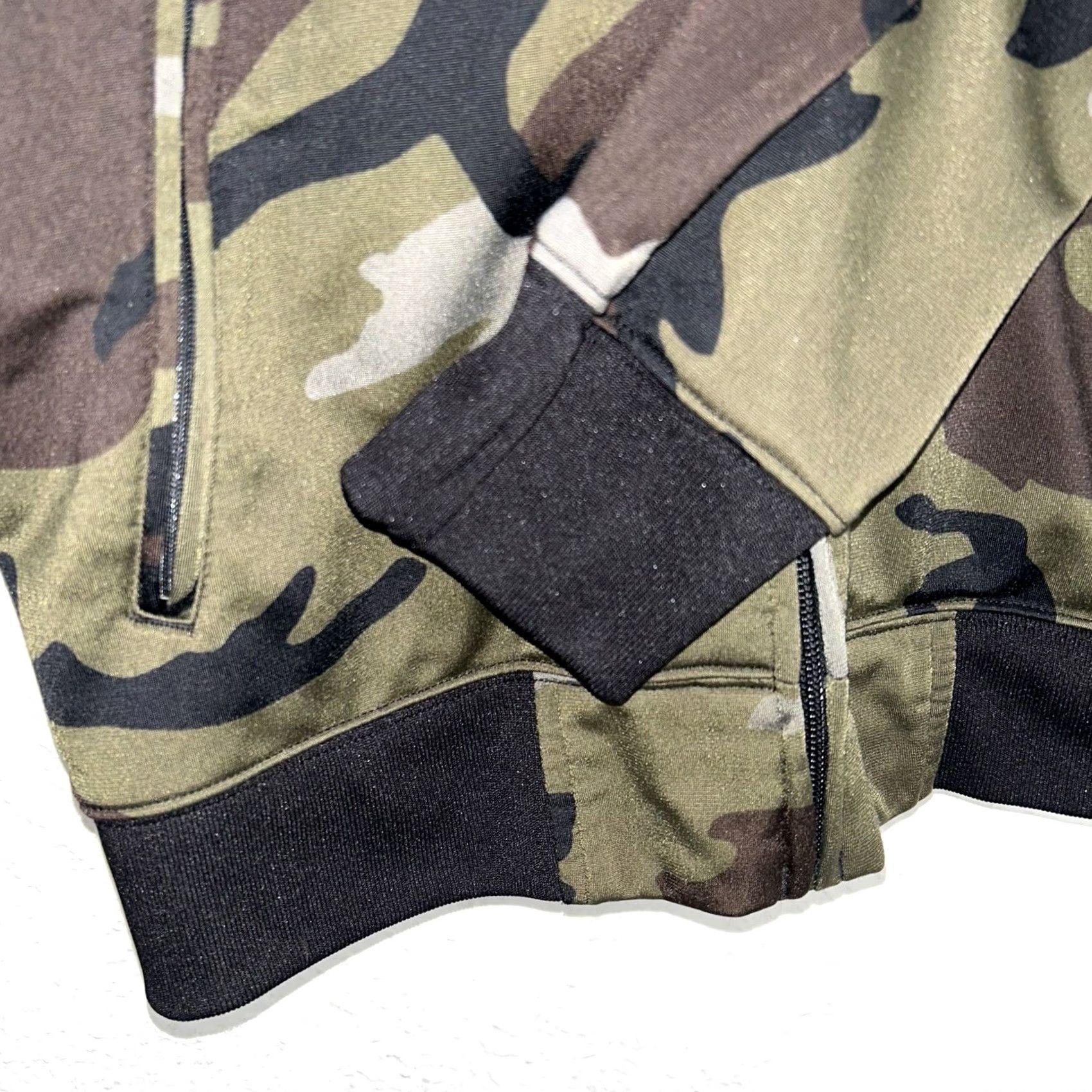 Carhartt VINTAGE Carhartt Camo Track Lightweight Jacket Full-Zip Men’s M Camouflage Casual Urban Fashion, Streetwear, Hype Mens Size US M / EU 48-50 / 2 - 4 Thumbnail