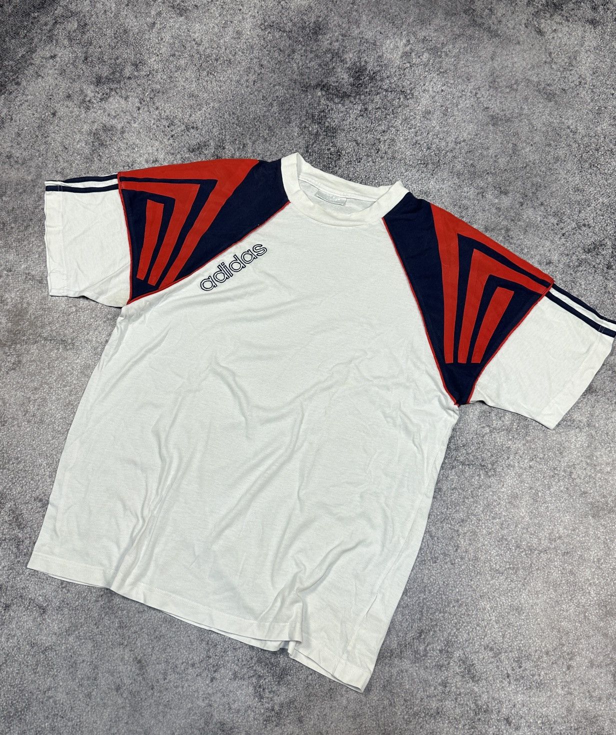 Vintage Y2K Vintage Adidas T-shirt Streetwear Rare Casual Logo VTg Size US L / EU 52-54 / 3 - 1 Thumbnail