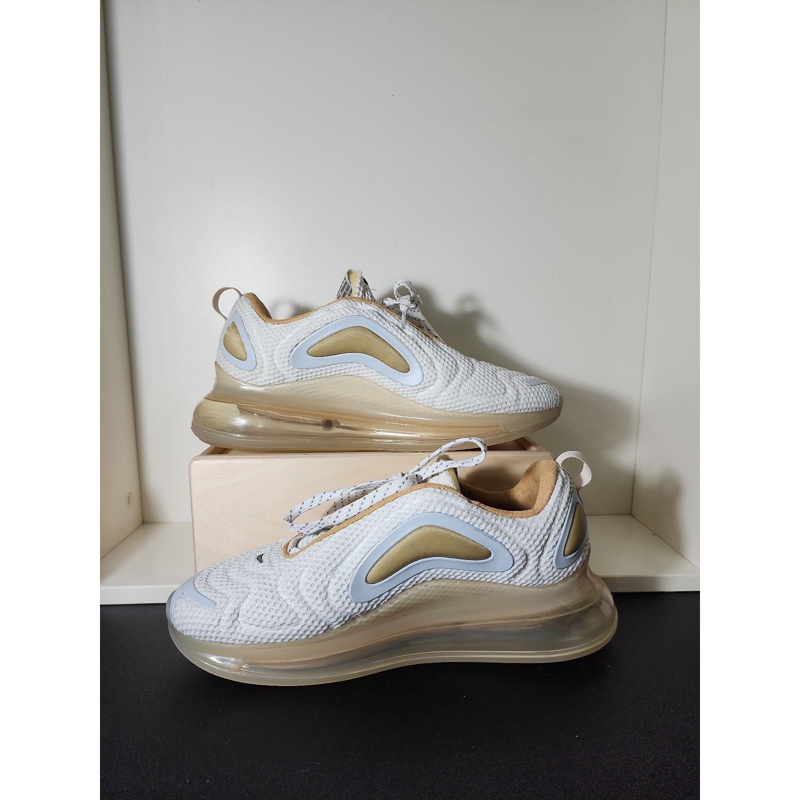 Nike NIKE AIR MAX 720 WHITE, ANTHRACITE & VANILLA Men's 9.5 Size US 9.5 / EU 42-43 - 2 Thumbnail