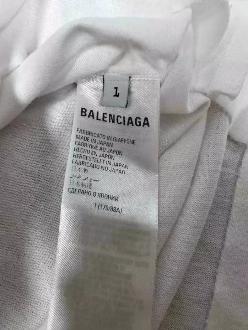 Balenciaga Balenciaga White chest 3 B short sleeve Size US S / EU 44-46 / 1 - 5 Thumbnail