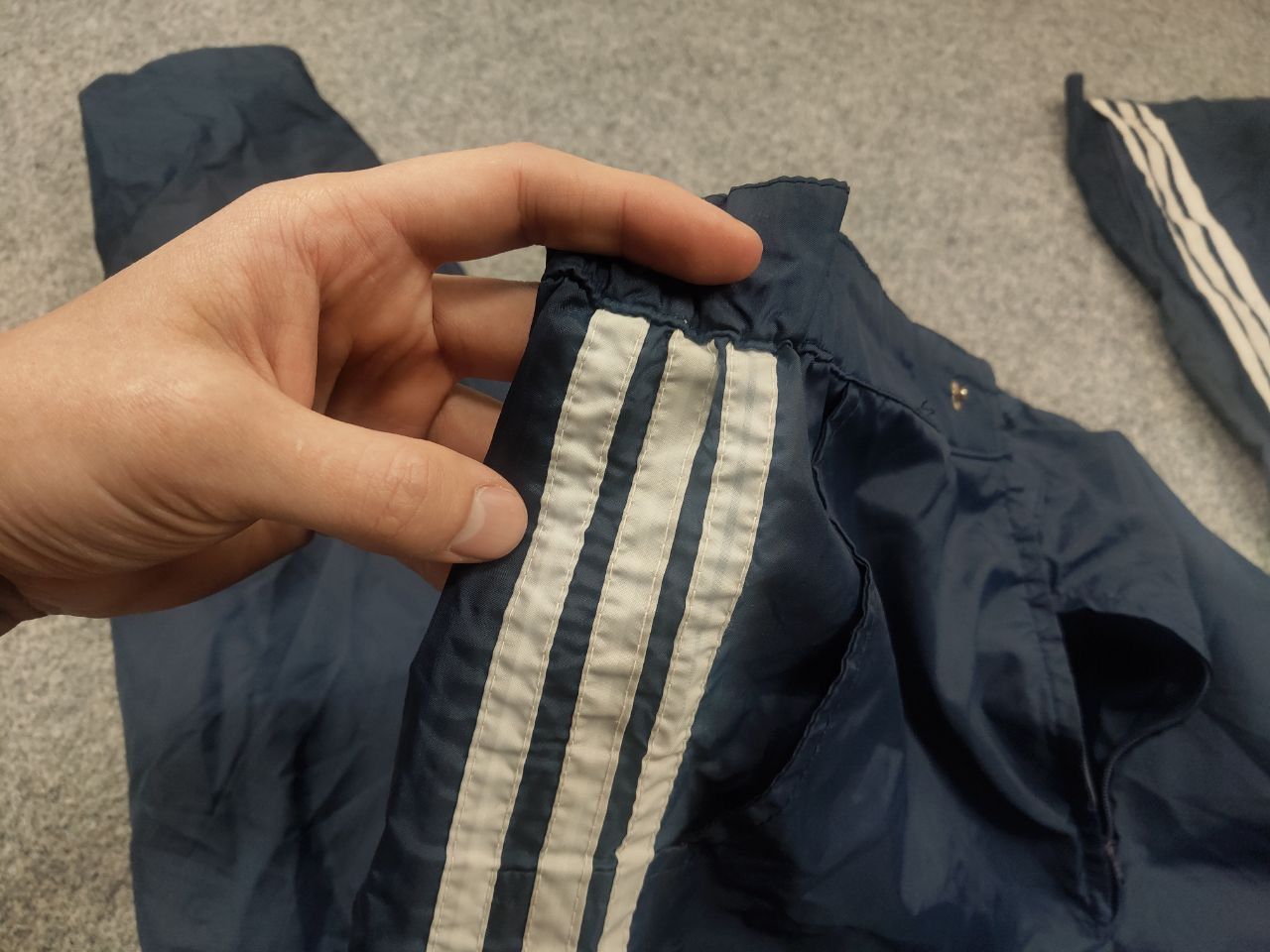 Adidas Vintage 80's Adidas Track Pants baggy Navy Blue 3-Stripes Size US 32 / EU 48 - 16 Thumbnail