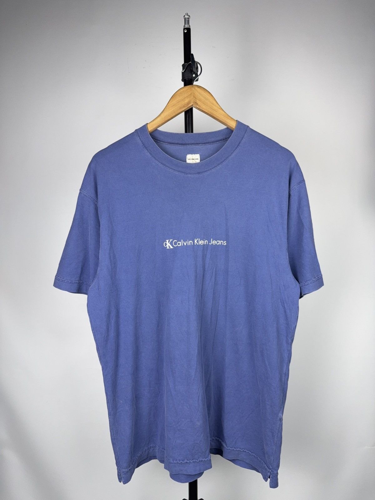 Calvin Klein 00s Vintage Calvin Klein Jeans Minimal Logo Blue T-Shirt L Size US L / EU 52-54 / 3 - 1 Thumbnail
