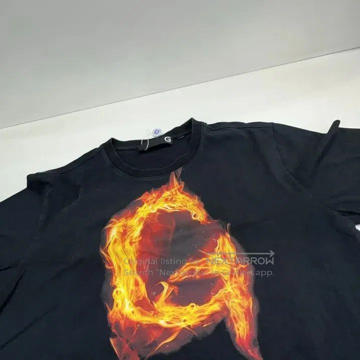 Givenchy Givenchy Flame Print Short Sleeve T-Shirt. Size US M / EU 48-50 / 2 - 1 Thumbnail