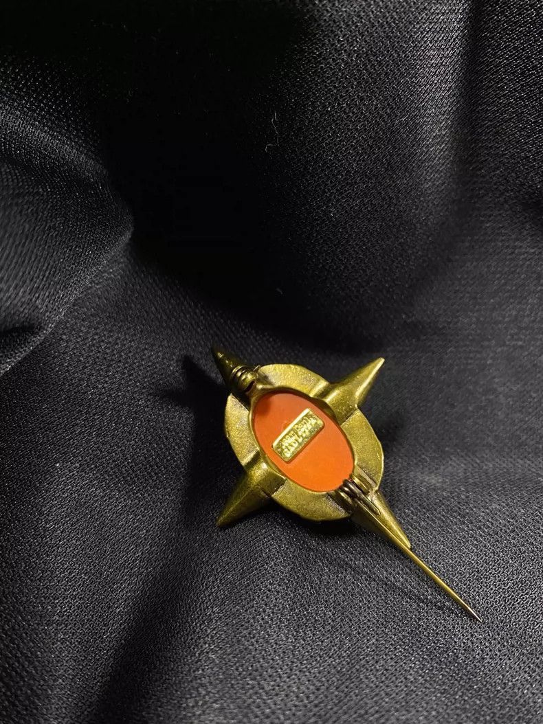 Jean Paul Gaultier Jean Paul Gaultier Portrait Brooch Pin-2506 Size ONE SIZE - 4 Thumbnail