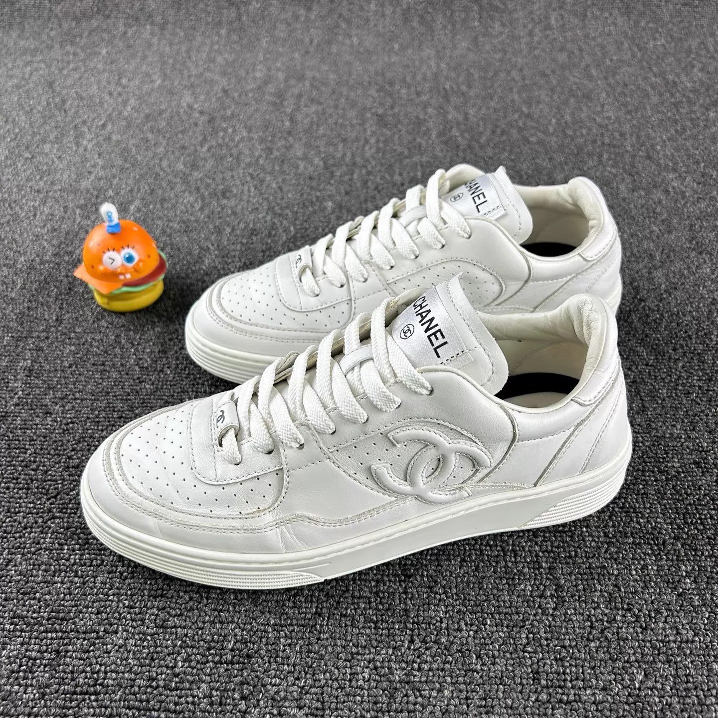 Chanel Chanel 23A White CC Logo Sneaker 37.5 Size US 7 / IT 37 - 1 Thumbnail