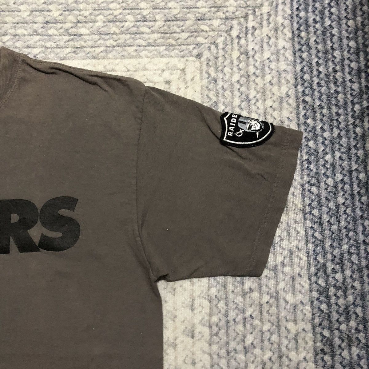 NFL × Vintage Rare Sunfaded Vintage NFL Oakland Raiders Spell Out Tees Size US L / EU 52-54 / 3 - 5 Thumbnail