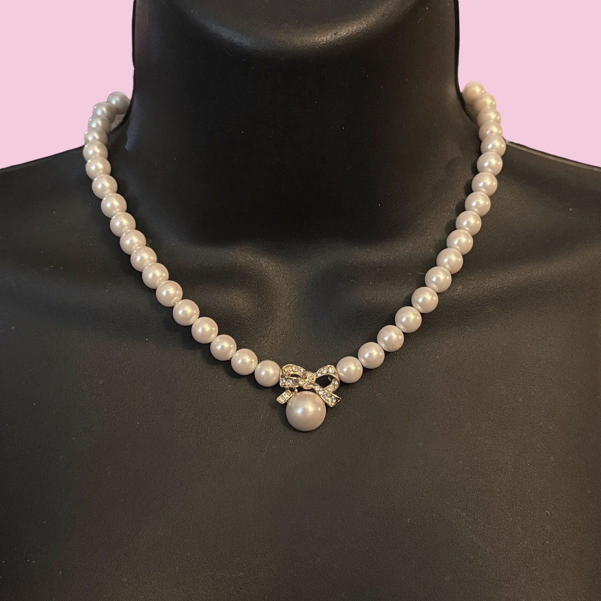 Vintage Vintage white pearl rhinestone bow pendant necklace Size ONE SIZE - 1 Thumbnail