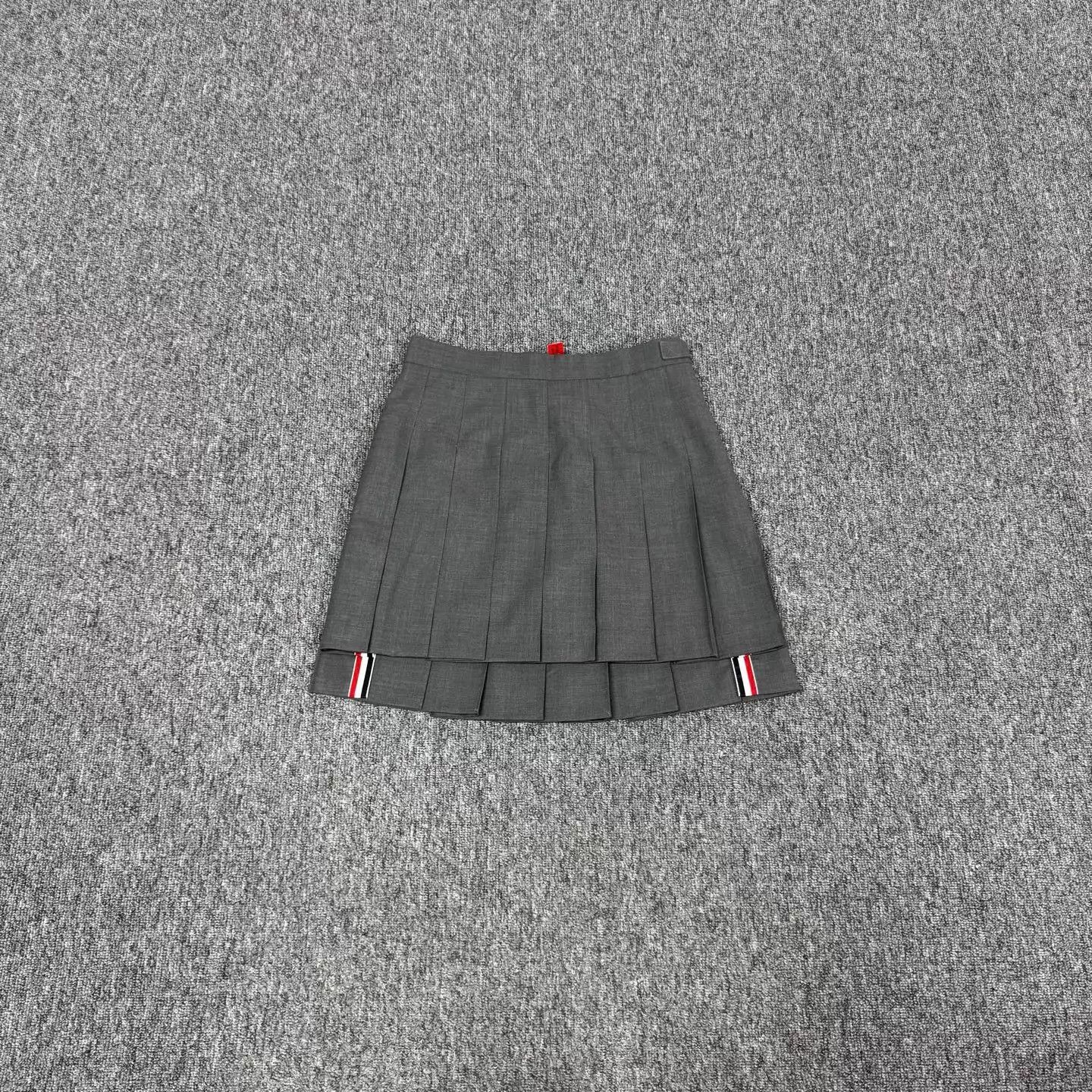 Thom Browne TB Pleated Skirt Gray Red White Blue Stripe 42 Size 28" / US 6 / IT 42 - 1 Thumbnail