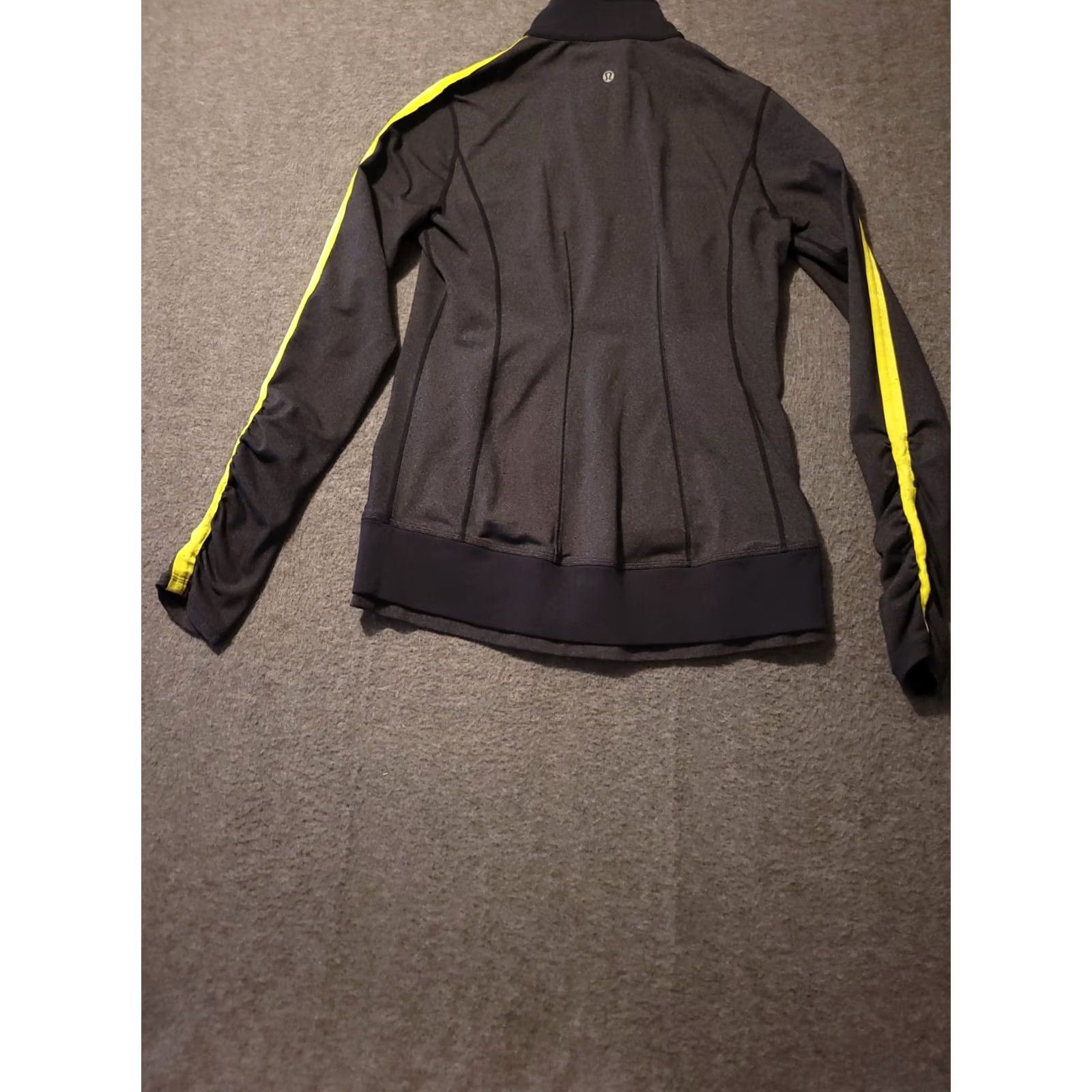 Lululemon Lululemon Jacket Women's 10 Long Sleeve Gray Full Zip Zip Pockets Activewear Running Jogging Walking Yoga Shirt Mens Girls Womens Size L / US 10 / IT 46 - 5 Thumbnail