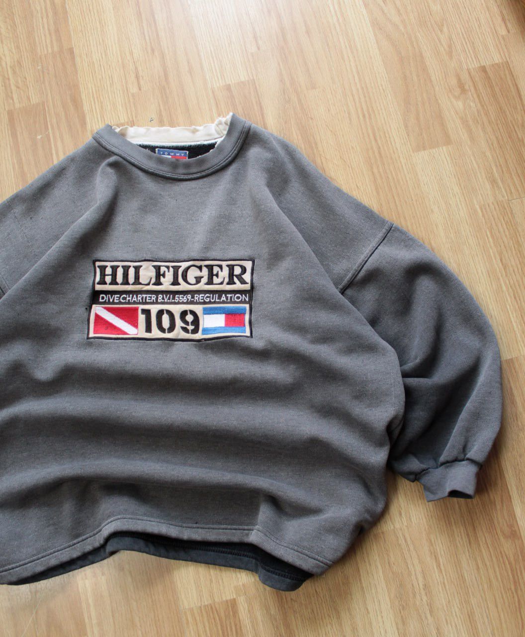 Tommy Hilfiger 🔥 TOMMY HILFIGER 90S VINTAGE CENTER LOGO OVERSIZE SWEATSHIRT Size US XL / EU 56 / 4 - 1 Thumbnail