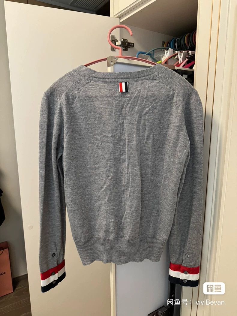 Thom Browne Thom Browne Thin V-neck gray knitted cardigan 2503-Nextarro Size XS / US 0-2 / IT 36-38 - 4 Thumbnail