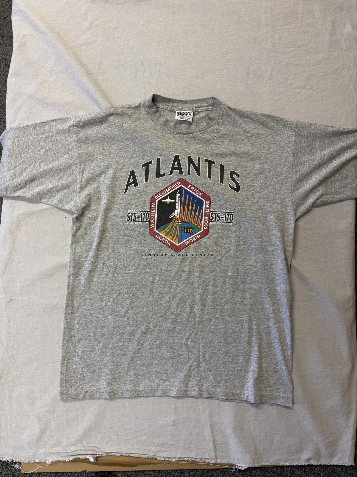 Designer VTG Atlantis Space Shuttle Launch 2002 Tee Kennedy Space XL Size US XL / EU 56 / 4 - 1 Thumbnail