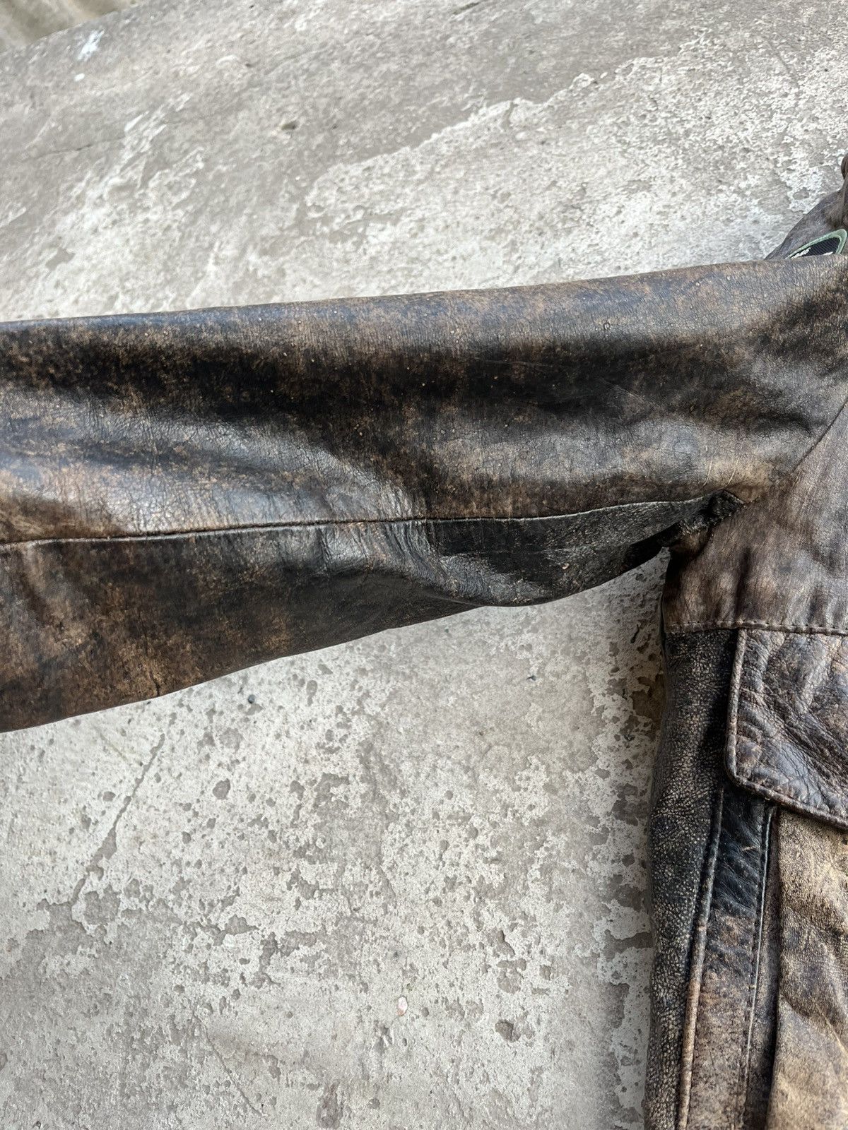 If Six Was Nine × Le Grande Bleu (L.G.B.) Thrashed Sun Faded Distressed Vintage Leather Bomber Jacket Size US M / EU 48-50 / 2 - 7 Thumbnail