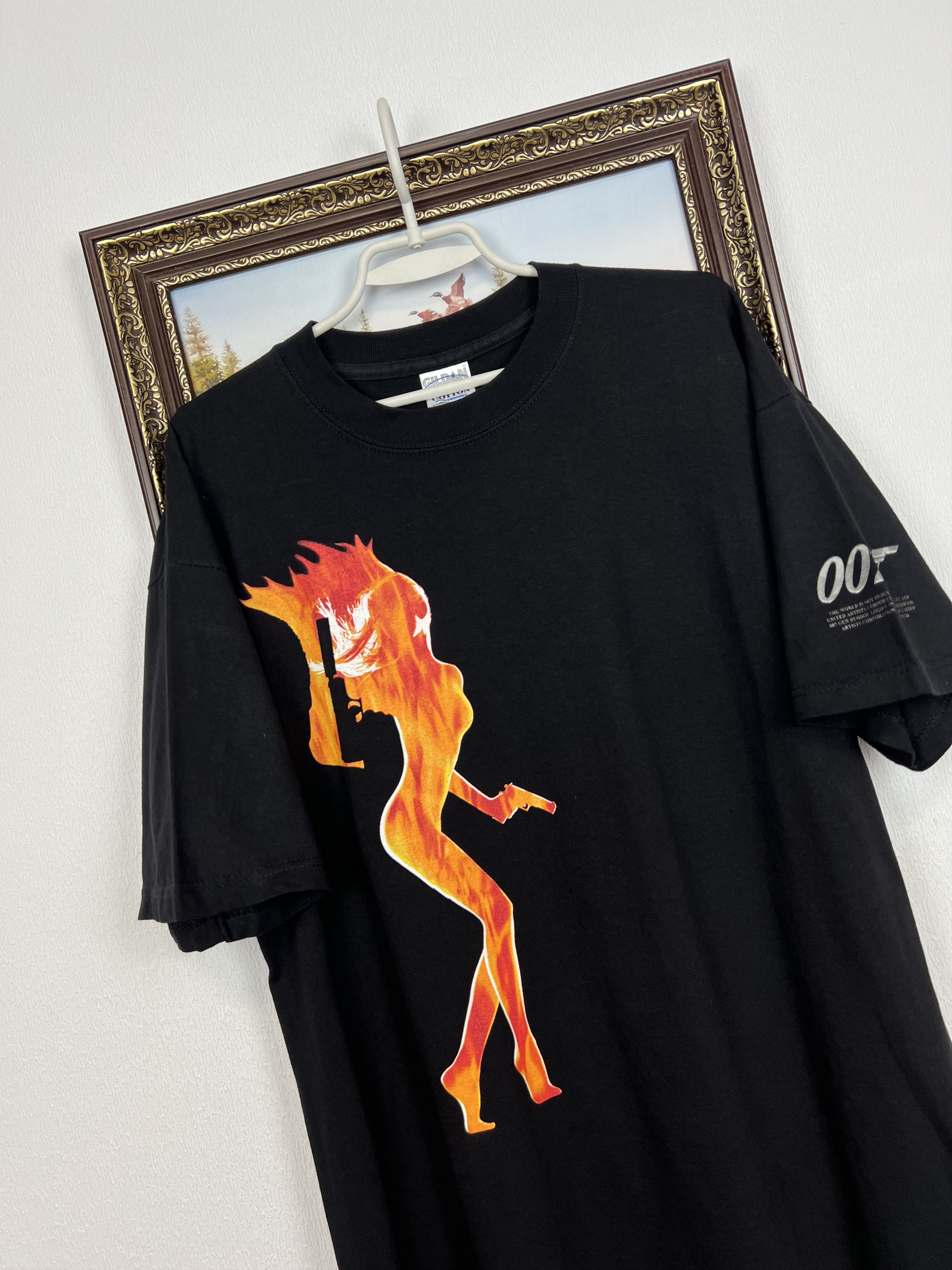 Vintage Rare Vintage The World Is Not Enough James Bond Tee Size US XL / EU 56 / 4 - 4 Thumbnail
