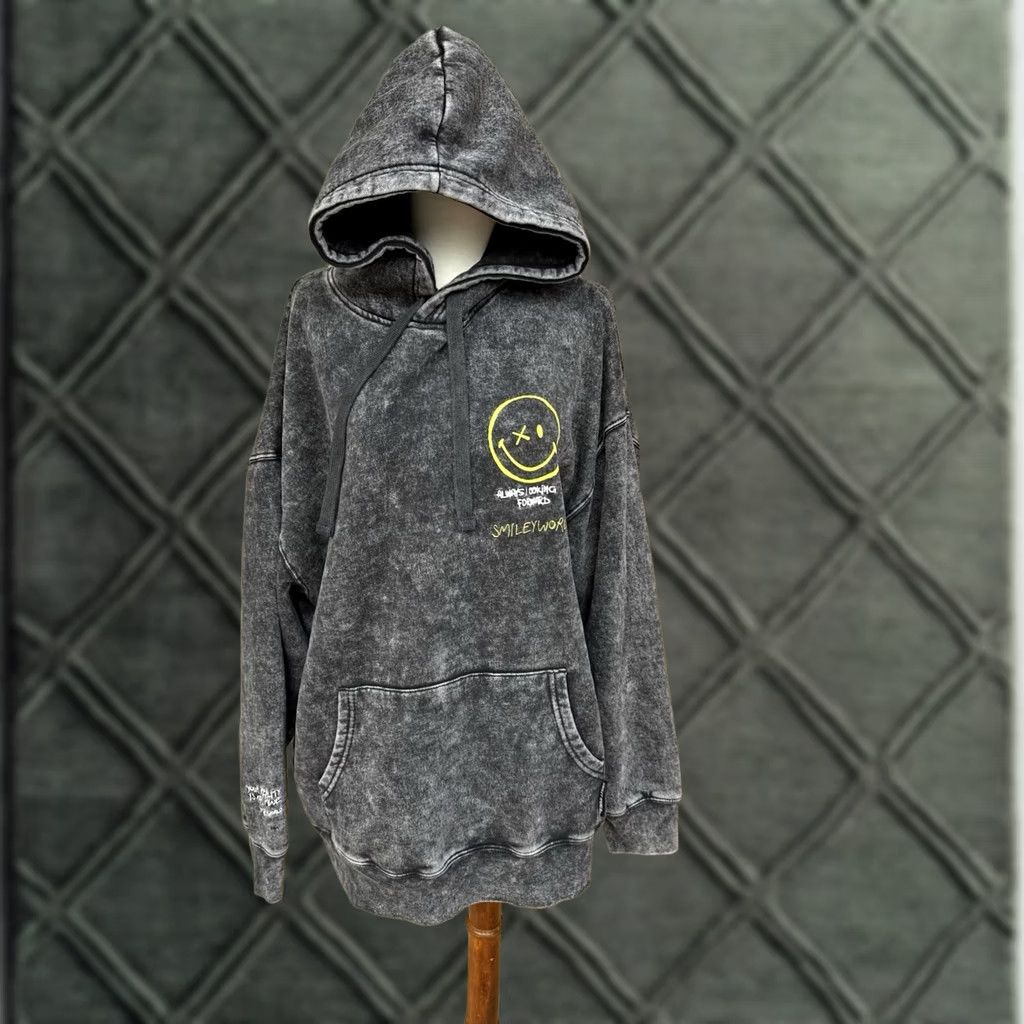 Vintage SmileyWorld x FOX Oversized Hoodie Large Black Acid Wash Graphic Smiley Pullover Size US L / EU 52-54 / 3 - 1 Thumbnail