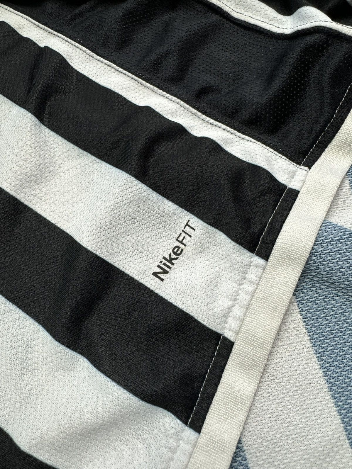 Nike Juventus 2010/2011 home t shirt Nike Męska Football Jersey Size XL Size US XL / EU 56 / 4 - 7 Thumbnail