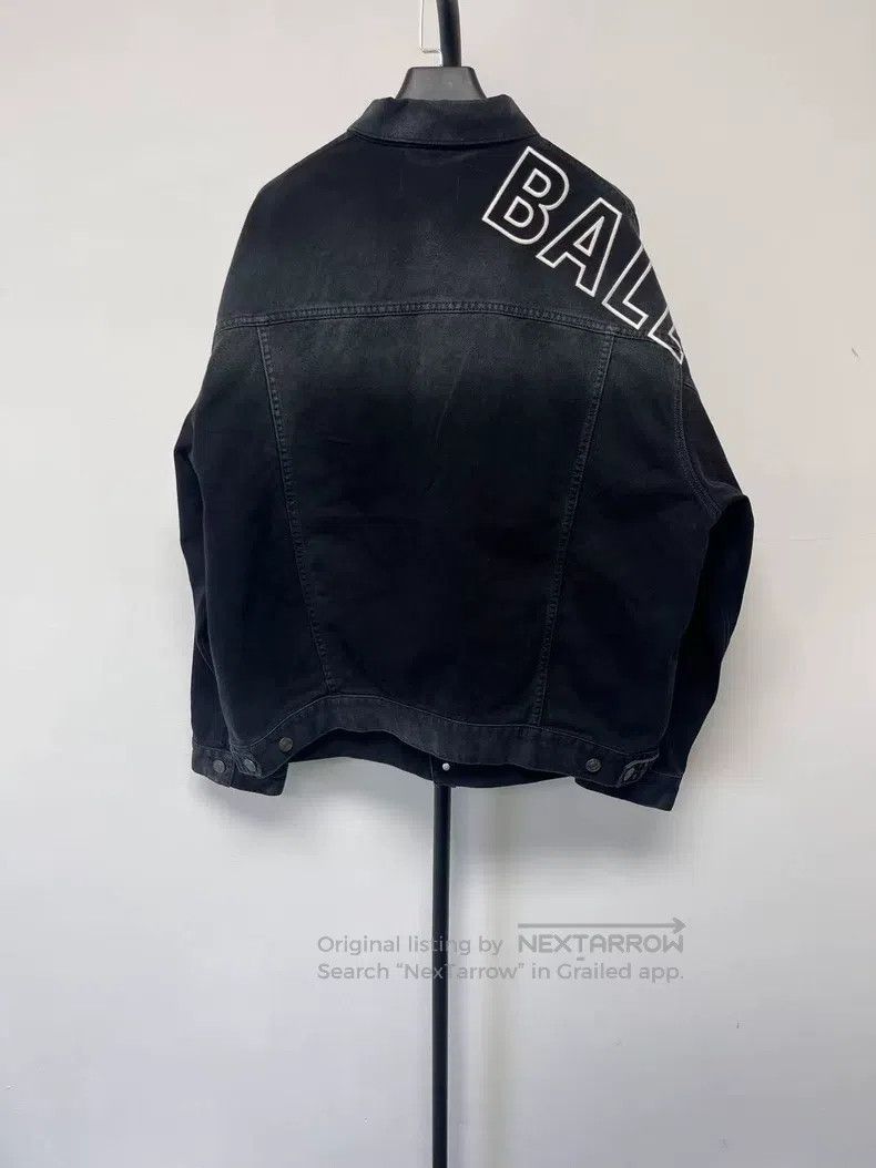Balenciaga Balenciaga Logo Letter Printed Square Neck Single Breasted Size US XS / EU 42 / 0 - 2 Thumbnail