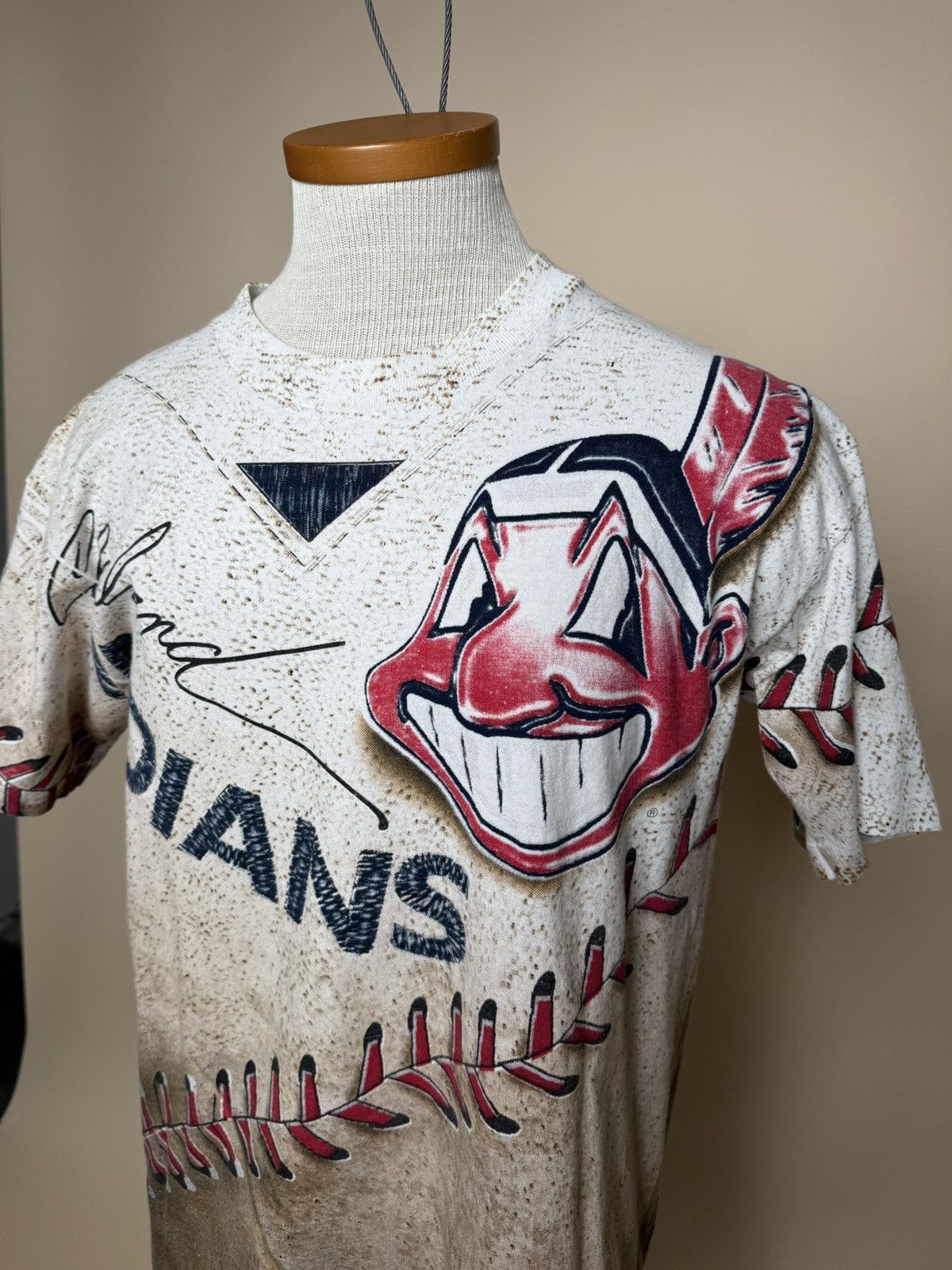 Vintage VINTAGE Chief Wahoo Cleveland Indians baseball printed Tee Size US L / EU 52-54 / 3 - 5 Thumbnail