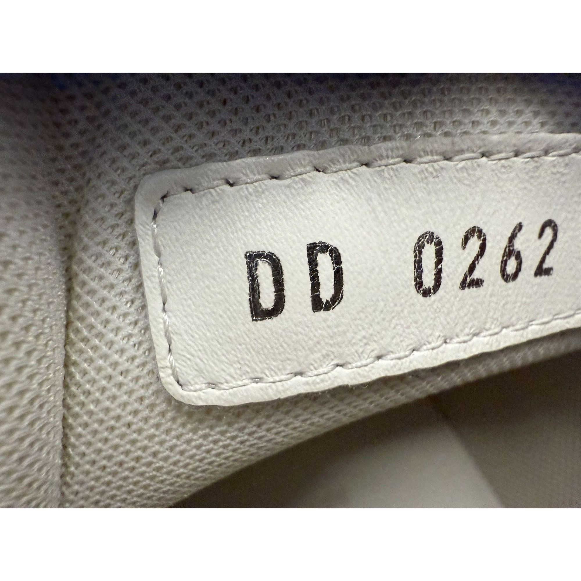 Louis Vuitton Louis Vuitton Womens White Embossed Leather Sneakers Size 8 Size US 8 / EU 41 - 6 Thumbnail