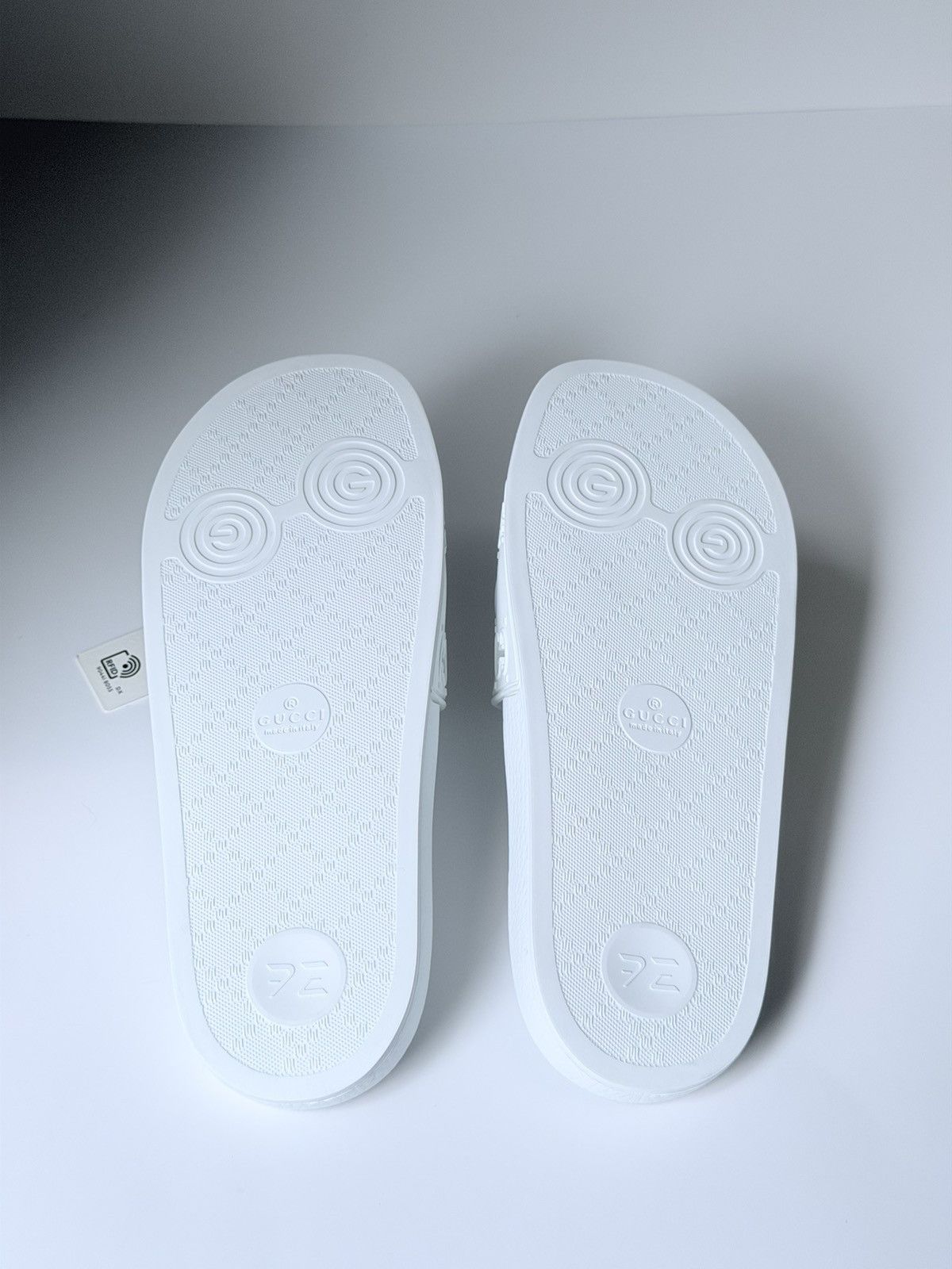Gucci Gucci White GG Pool Slide Sandals Size US 9 / IT 39 - 6 Thumbnail