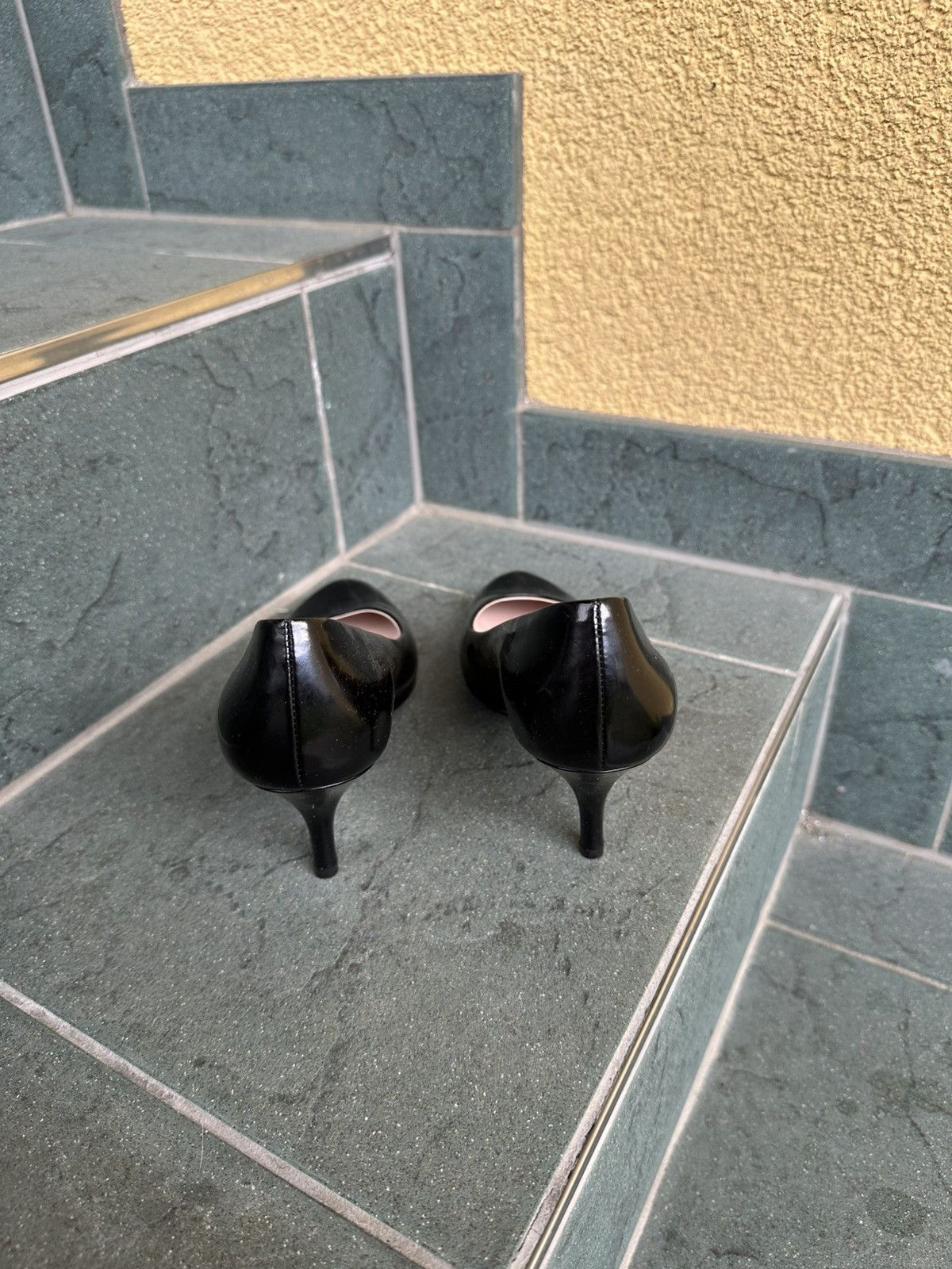 Salvatore Ferragamo Salvatore Ferragamo Heels Pumps Black Leather 5.5 size 36 Size US 5.5 / IT 35.5 - 8 Thumbnail