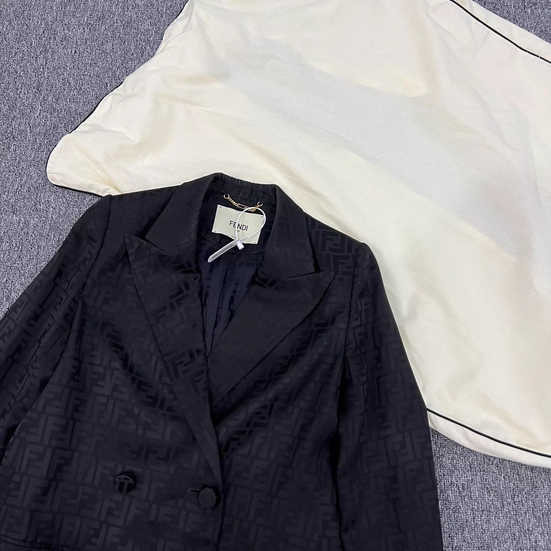 Fendi Fendi FF Monogram Silk Blazer 42 EU Size M / US 6-8 / IT 42-44 - 3 Thumbnail