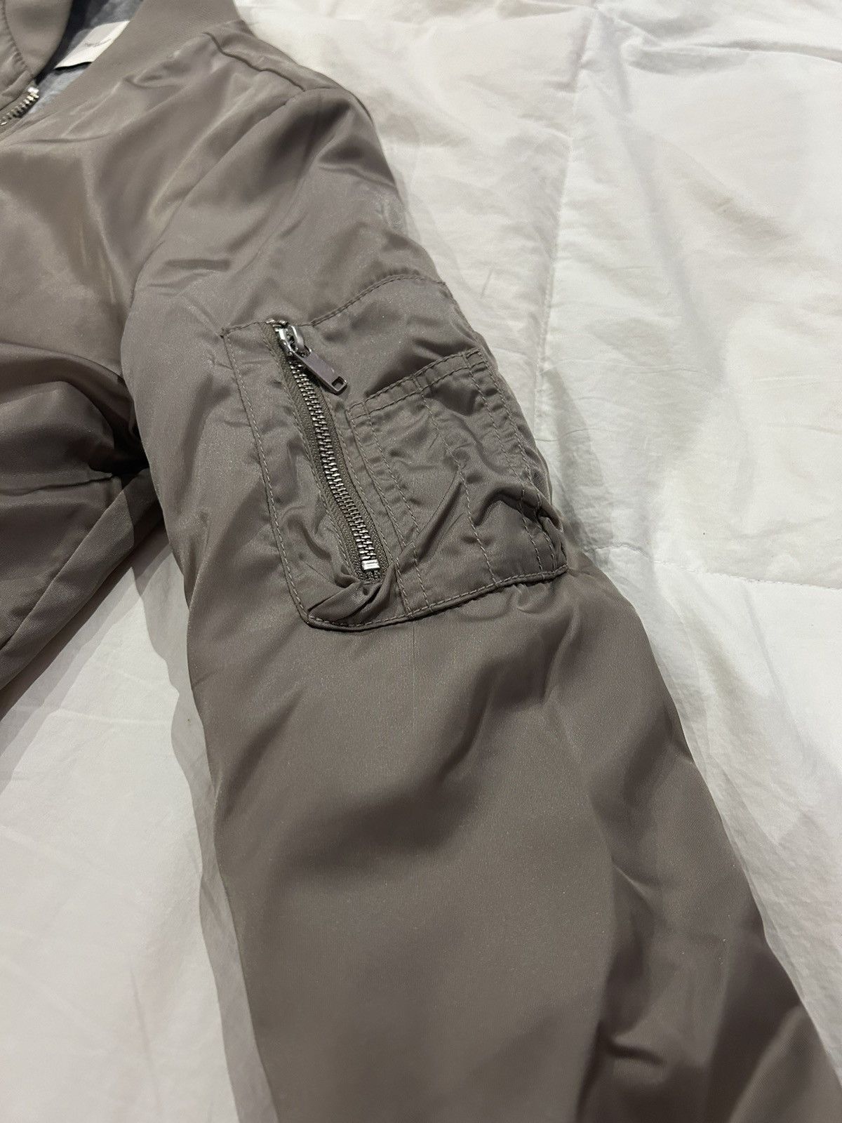 Aritzia Must sell! Babaton Aritzia Gilman Bomber Jacket Size XS / US 0-2 / IT 36-38 - 2 Thumbnail