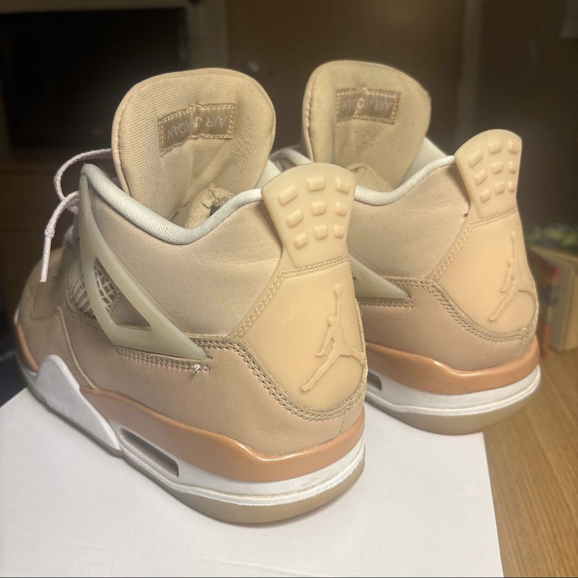 Jordan Brand Wmns Air Jordan 4 Retro 'Shimmer' Size US 11 / IT 41 - 9 Thumbnail