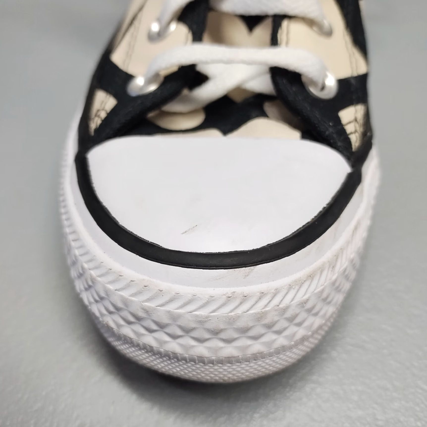 Converse Converse Chuck Taylor High Top Sneakers Womens Size 7 Black Multi Twisted Hearts - Size 7 Womens Converse High Top Sneaker Black Multi Twisted Hearts Size M / US 6-8 / IT 42-44 - 3 Thumbnail