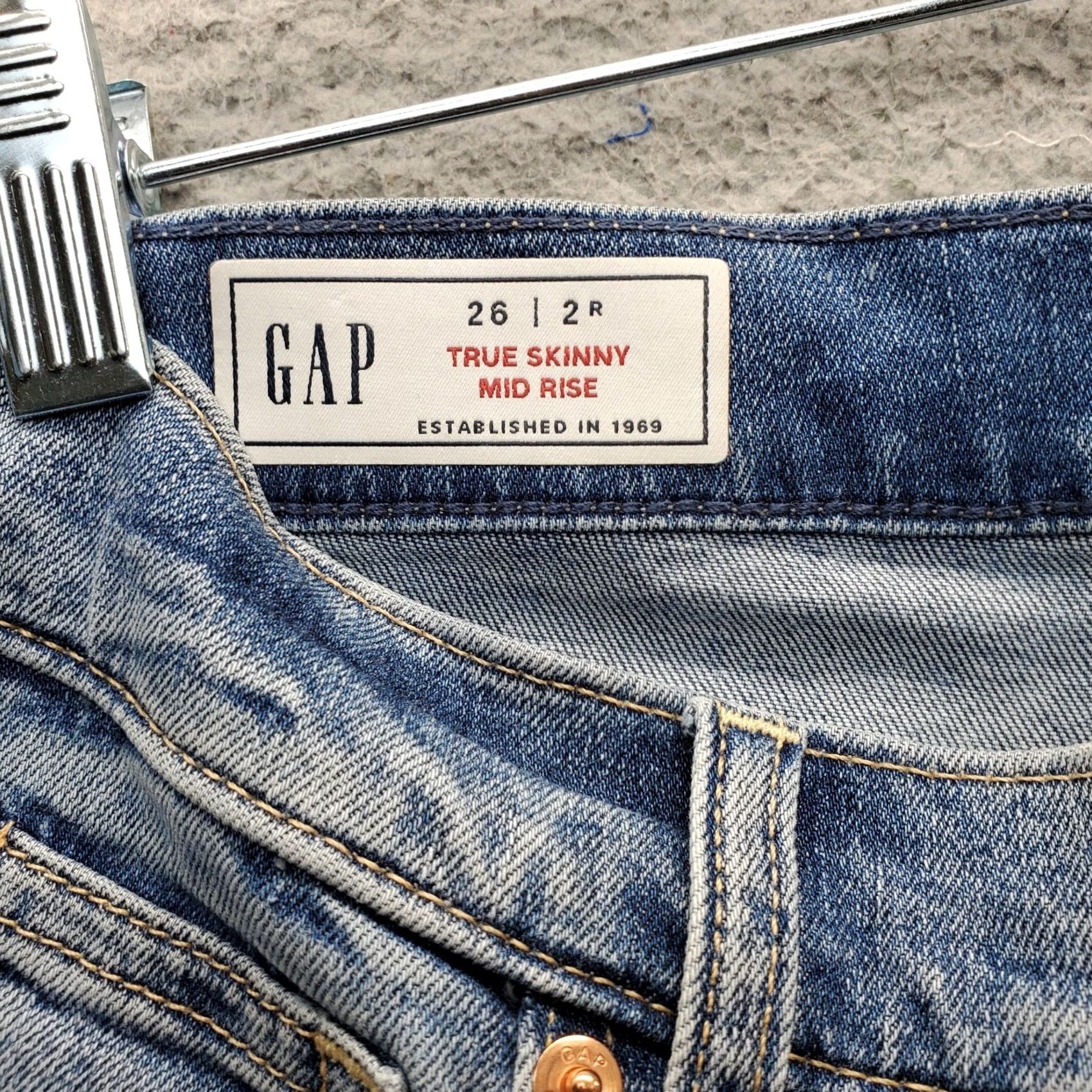 Gap Gap Women 2 Jeans Blue Denim Stretch Mid Rise Skinny Regular Distressed 26/2R 5-Pocket Denim Slim Fit 1969 Product Line Gap 1969 Size 26" / US 2 / IT 38 - 7 Thumbnail