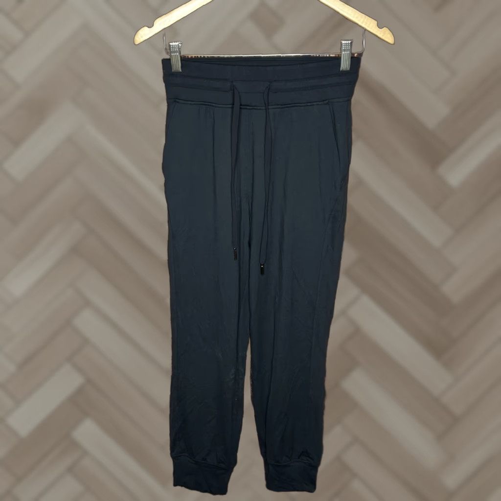 Lululemon Women Pants Jogger Slim Fit Pull On Black Size 4 Tapered Inseam 28 in Activewear