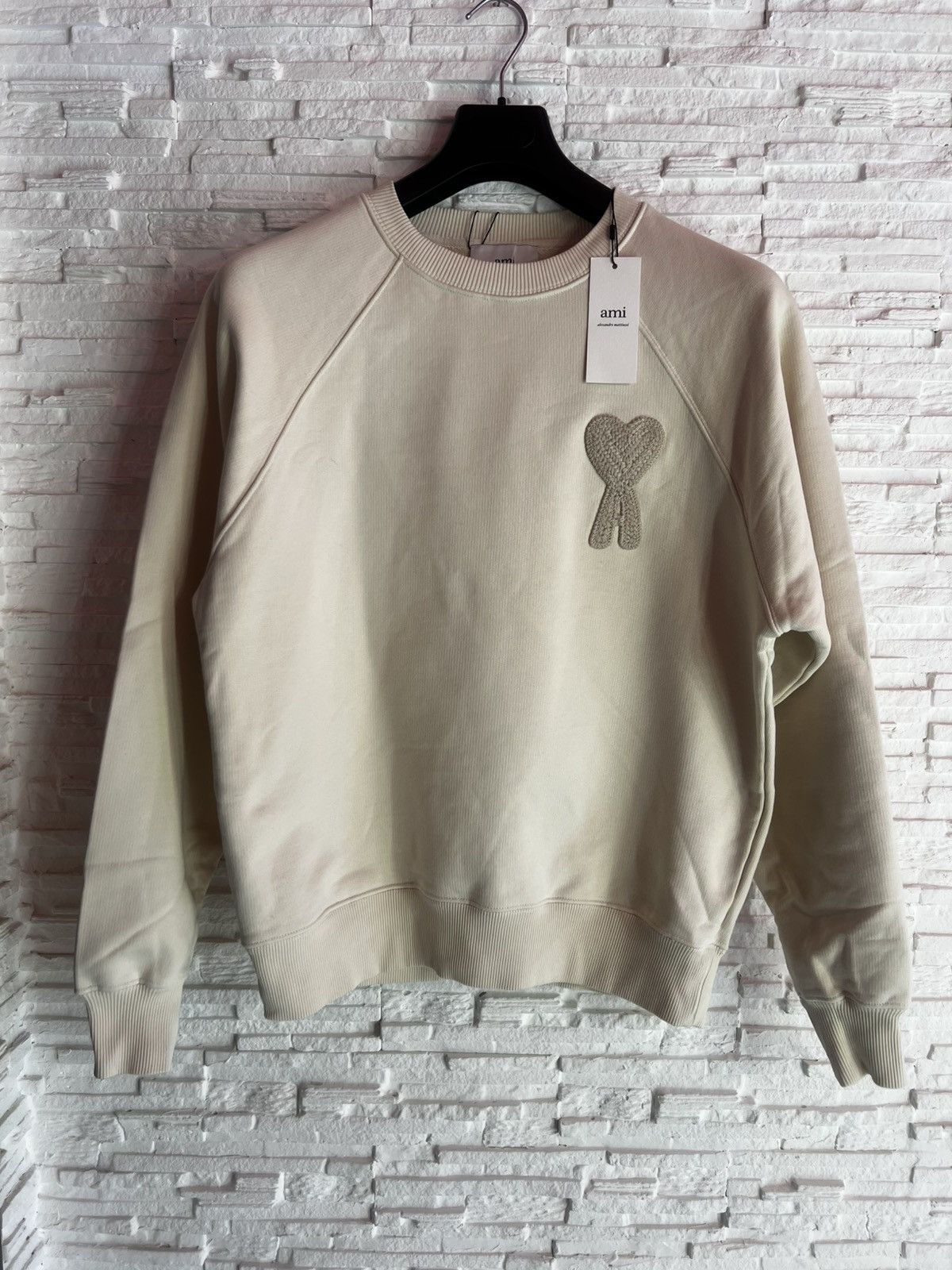 AMI AMI Paris Ami de Coeur Patch Sweatshirt Beige Size M Size US M / EU 48-50 / 2 - 4 Thumbnail