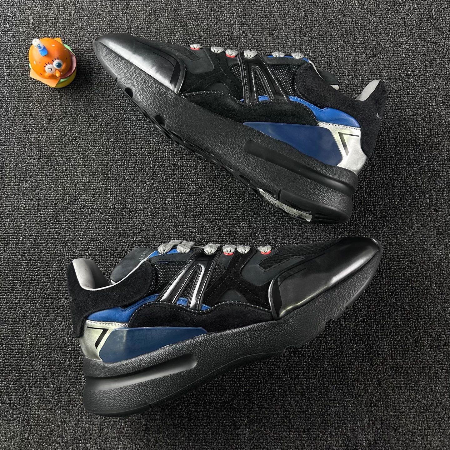 Alexander McQueen Alexander McQueen color blocked black sneakers 44 Size US 11 / EU 44 - 4 Thumbnail