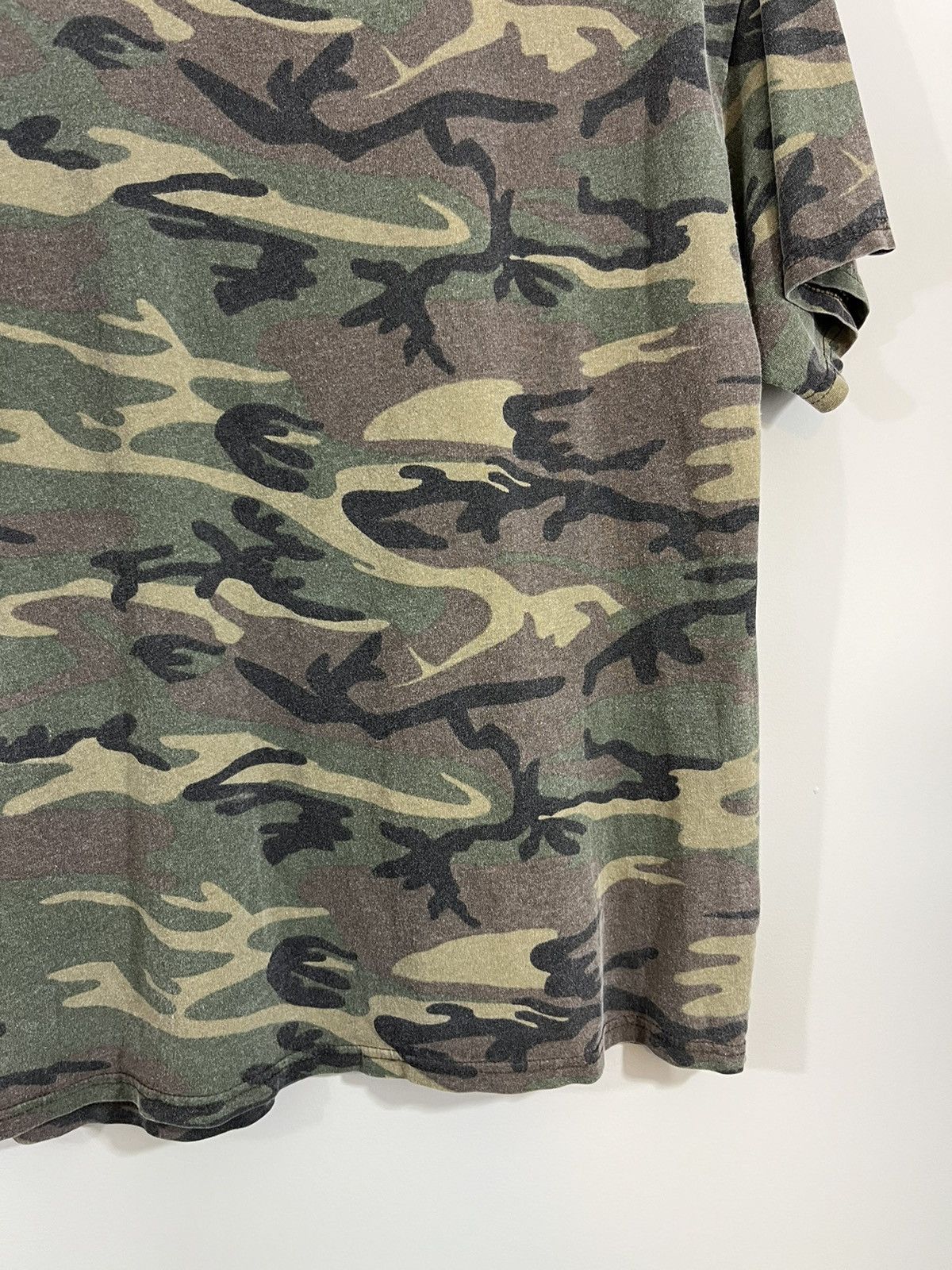 Vintage Camo Wildlife Tracks Distressed Tee Size US L / EU 52-54 / 3 - 12 Thumbnail