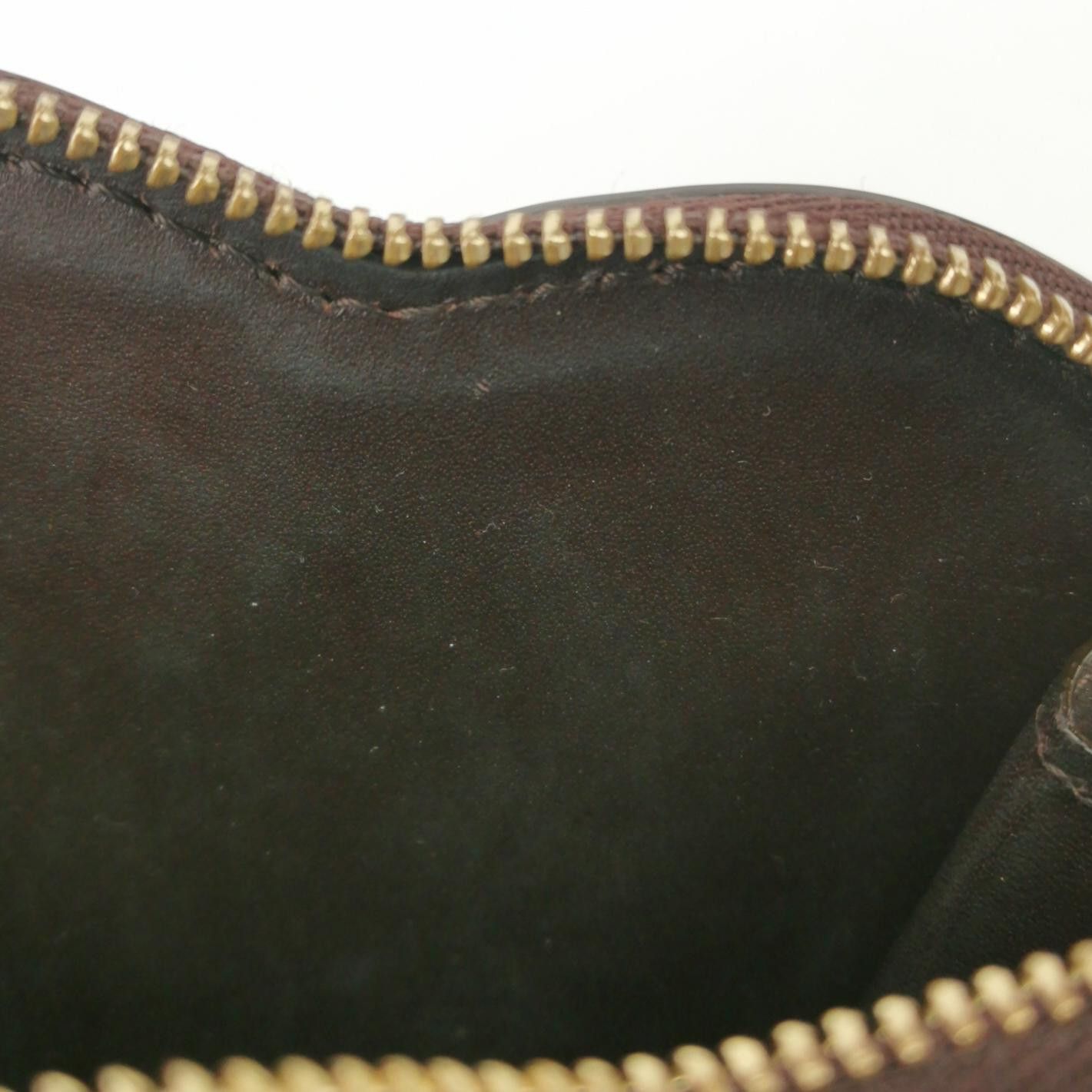 Louis Vuitton Louis Vuitton (LV) Patent leather monogram embossed heart s Size ONE SIZE - 8 Thumbnail