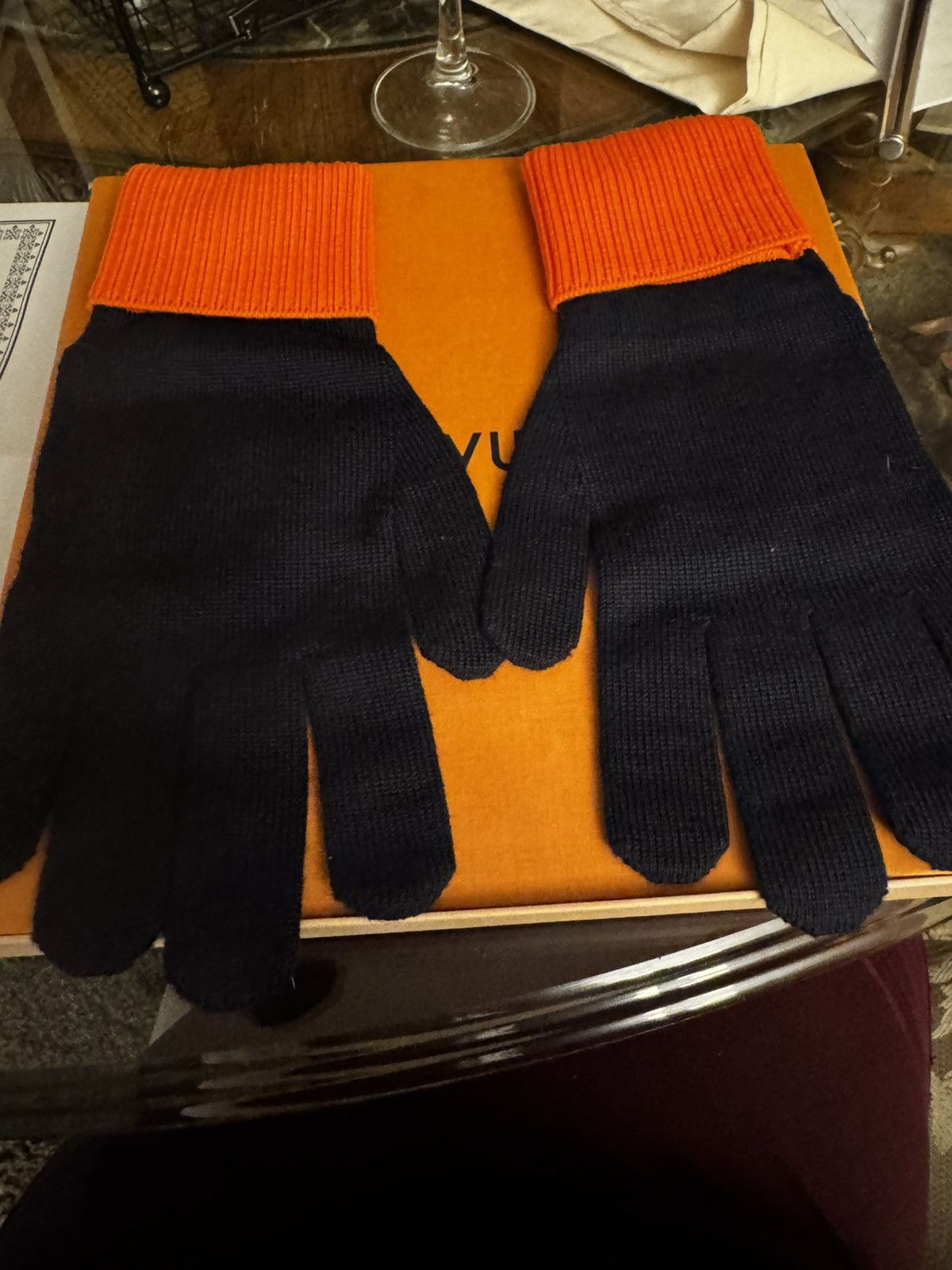 Louis Vuitton Louis Vuitton Gon Louis Marine Large Navy & Orange Gloves Size ONE SIZE - 4 Thumbnail