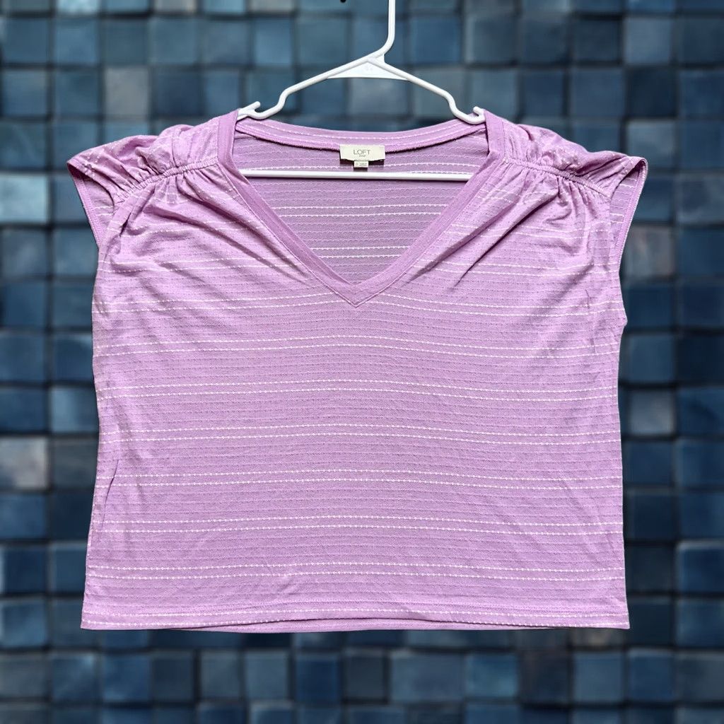 Loft Loft Outlet Top Womens Medium Purple V-Neck Cap Sleeve Striped Lightweight EUC Size M / US 6-8 / IT 42-44 - 1 Thumbnail