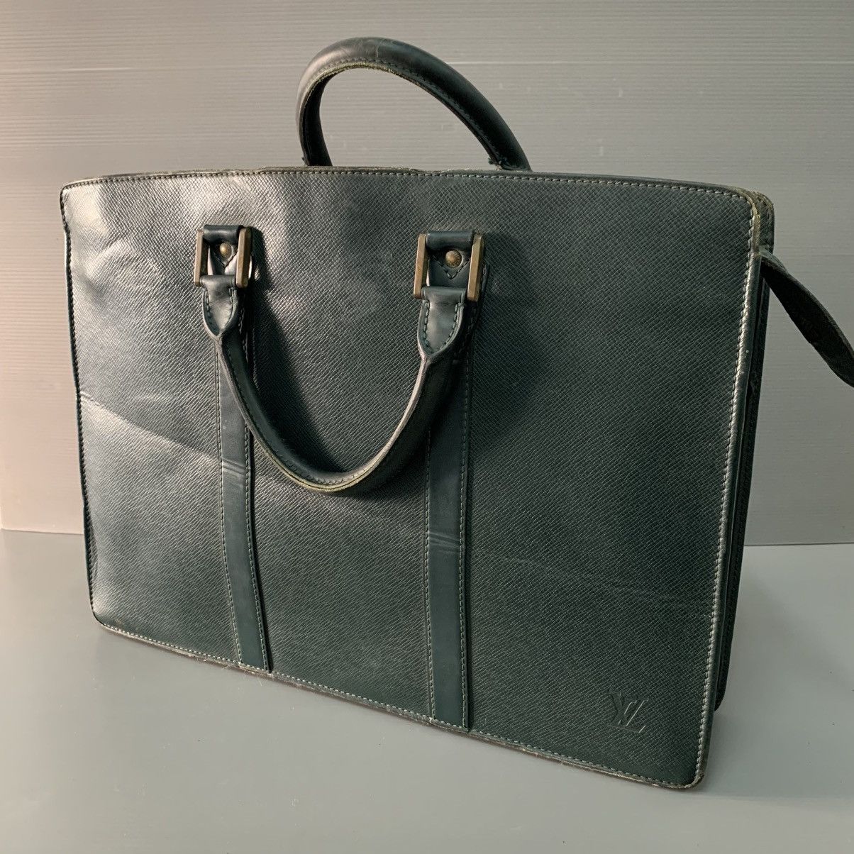 Louis Vuitton Louis Vuitton Taiga Green Briefcase Size ONE SIZE - 13 Thumbnail